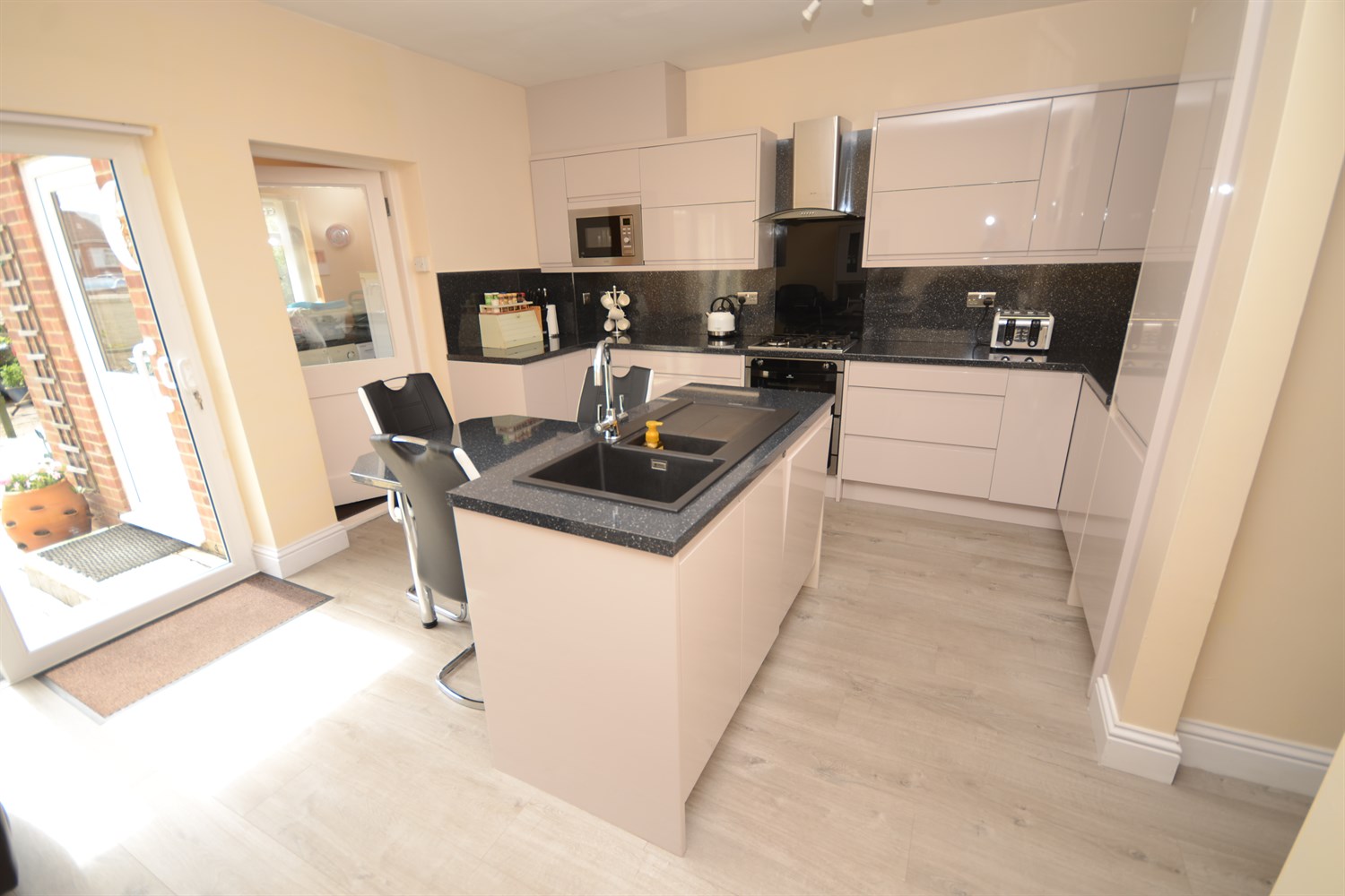 4 bed end of terrace house for sale in Beach Road, South Shields  - Property Image 2