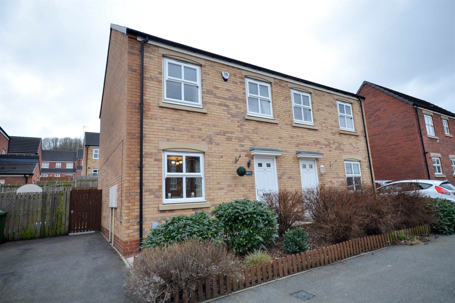 3 bed semi-detached house for sale in Bishops Park Road, Gateshead - Property Image 1