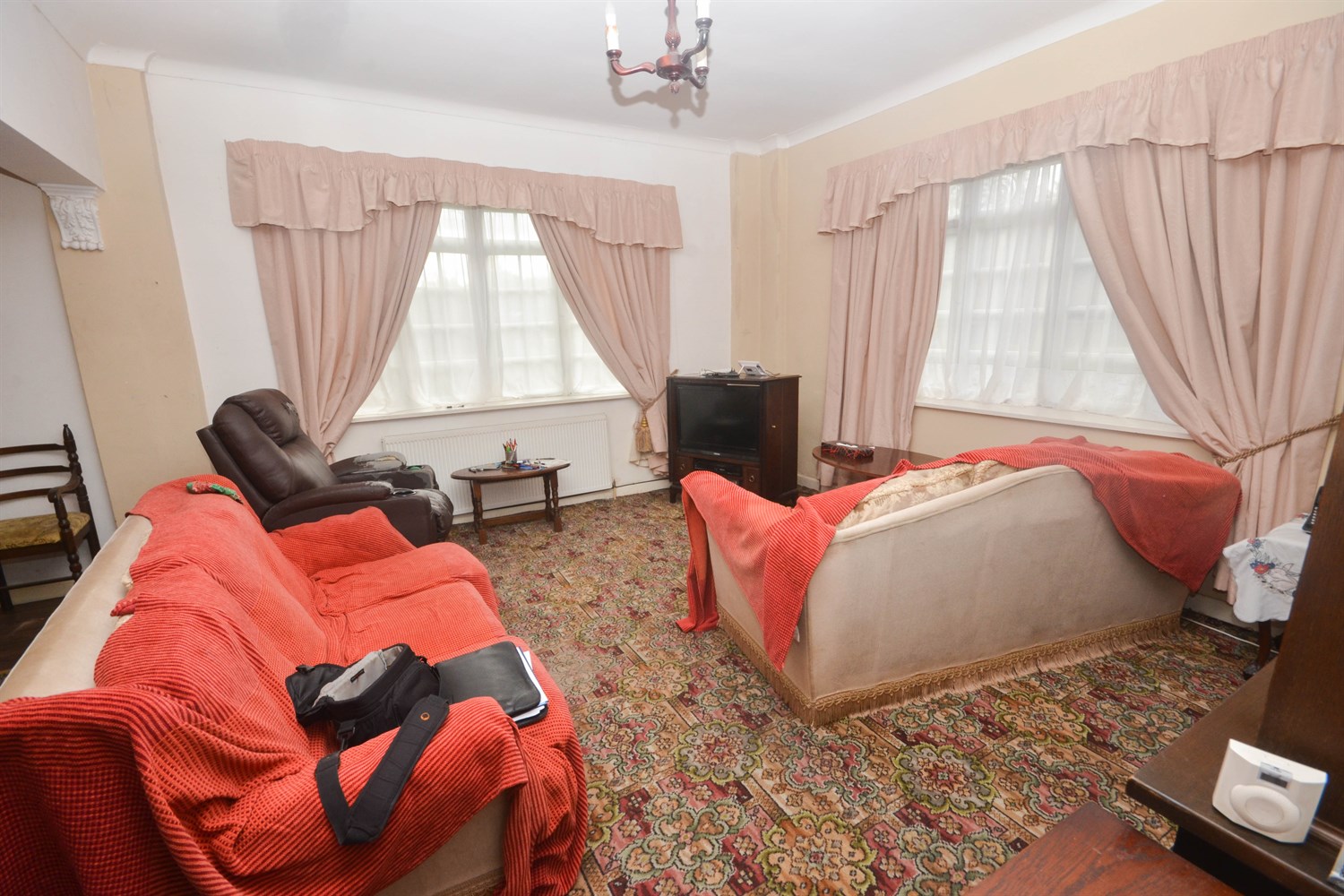 5 bed detached house for sale in Victoria Road West, Hebburn  - Property Image 2