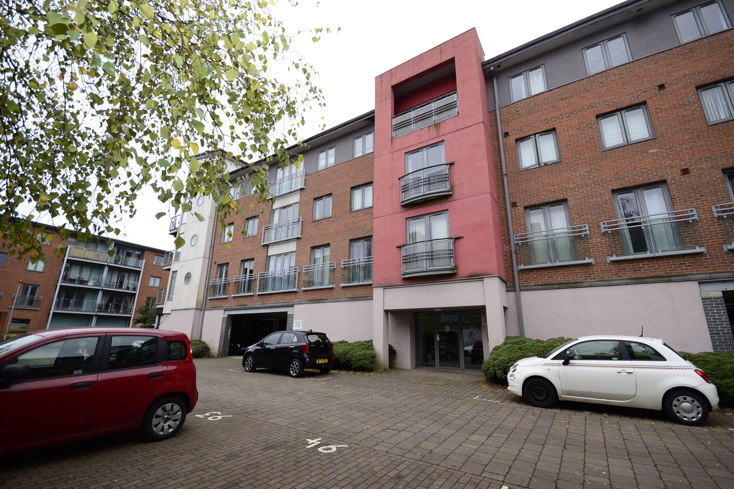 2 bed apartment for sale in Worsdell Drive, Gateshead - Property Image 1