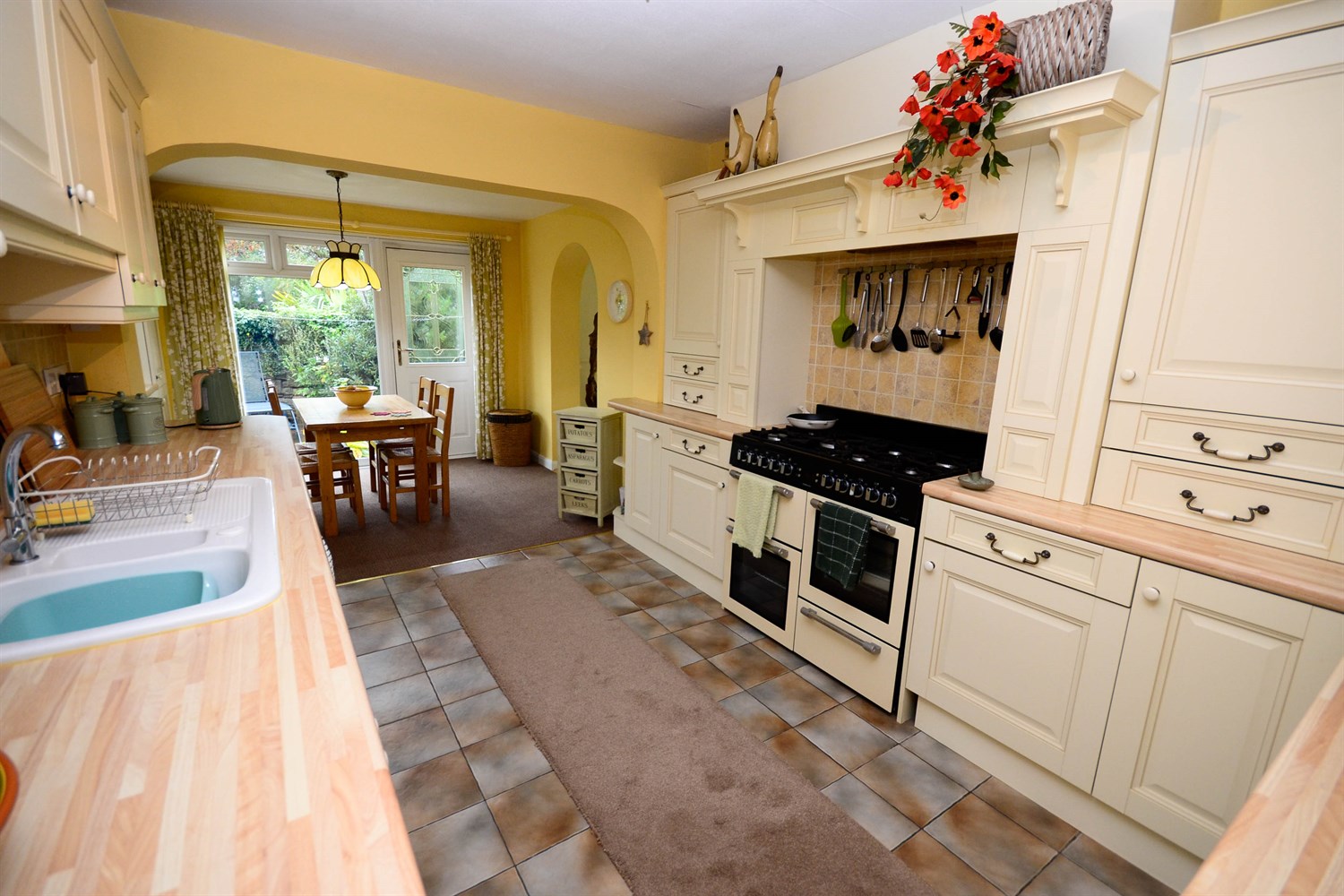 3 bed detached bungalow for sale in Hillcrest, Jarrow  - Property Image 3