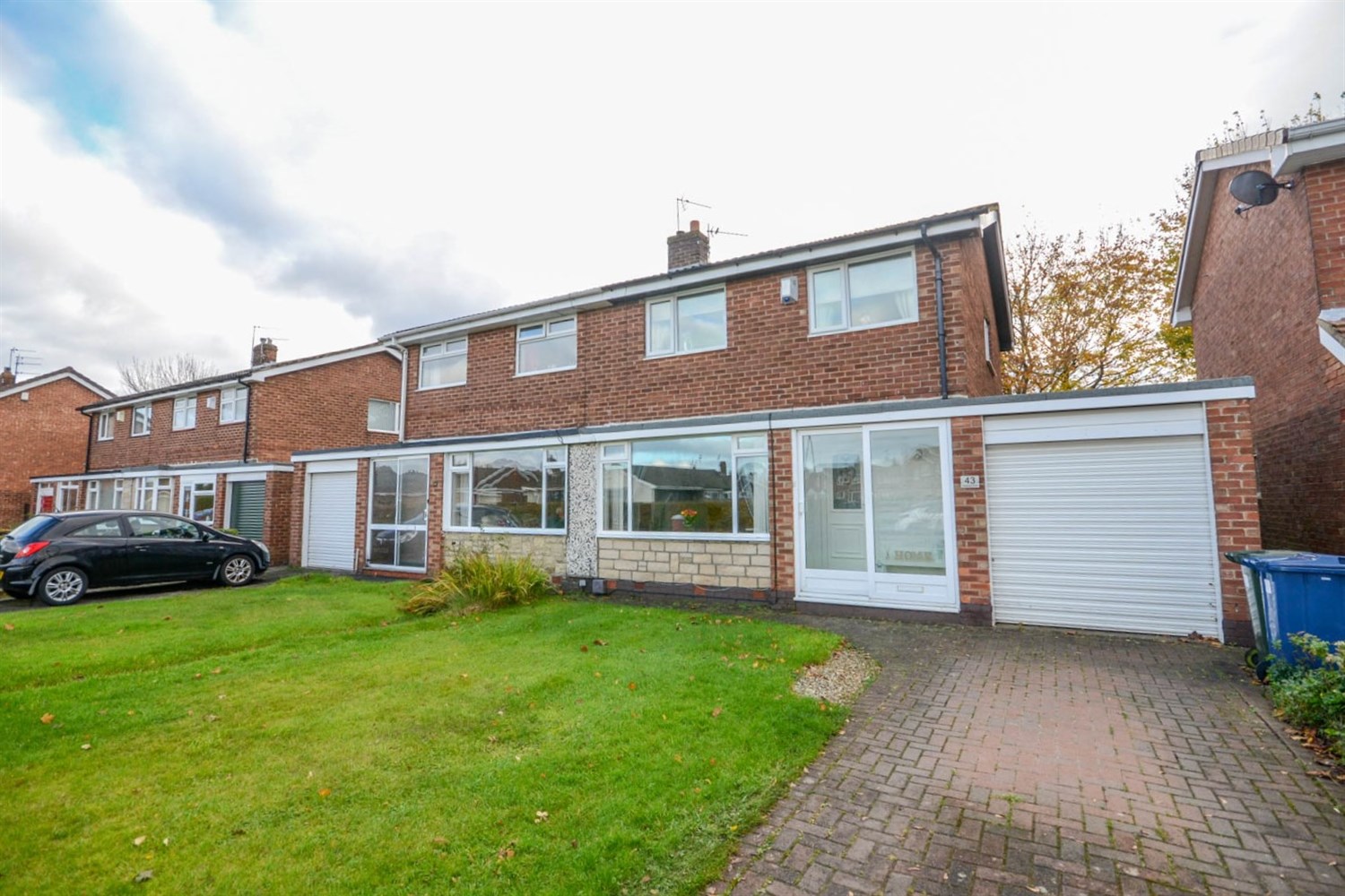 3 bed semi-detached house for sale in Cresswell Drive, Red House Farm  - Property Image 1