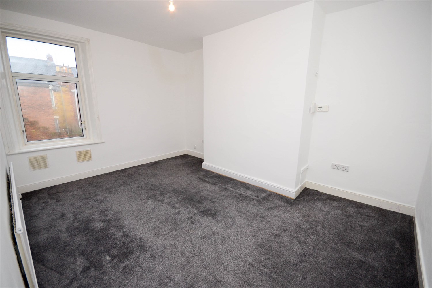 2 bed flat for sale in Whitehall Road, Gateshead  - Property Image 2