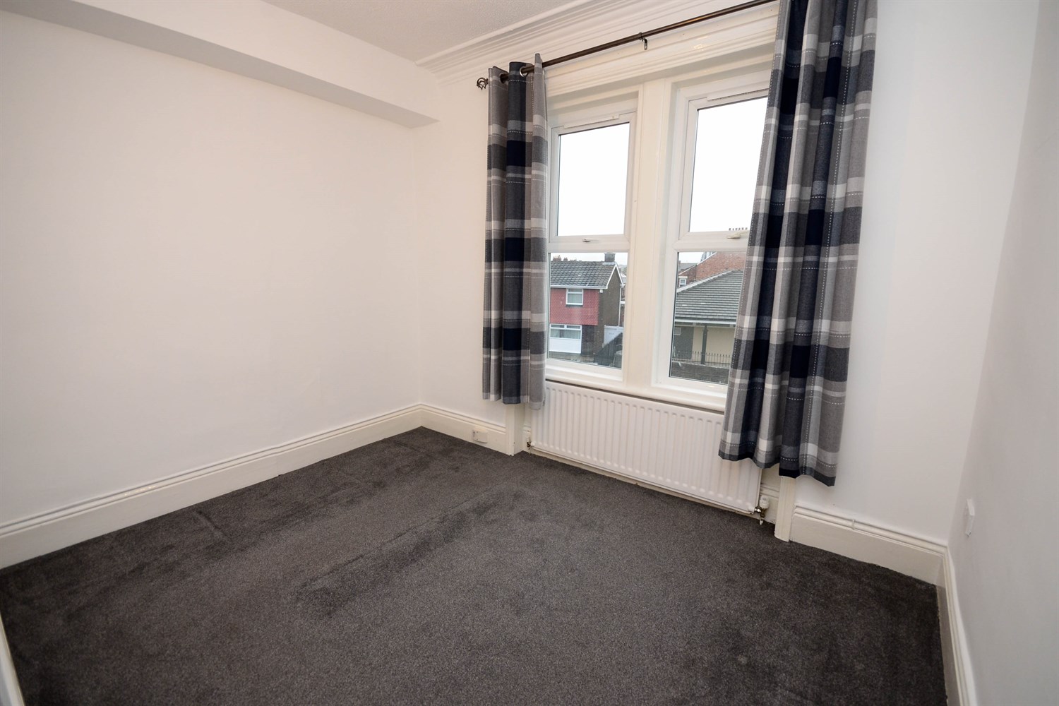 2 bed flat for sale in Whitehall Road, Gateshead  - Property Image 4