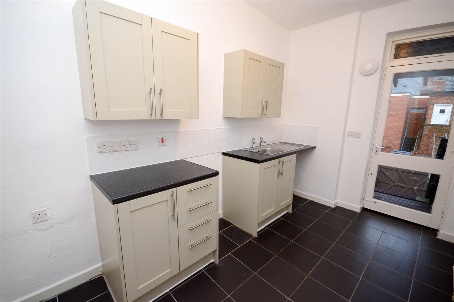 2 bed flat for sale in Whitehall Road, Gateshead  - Property Image 3