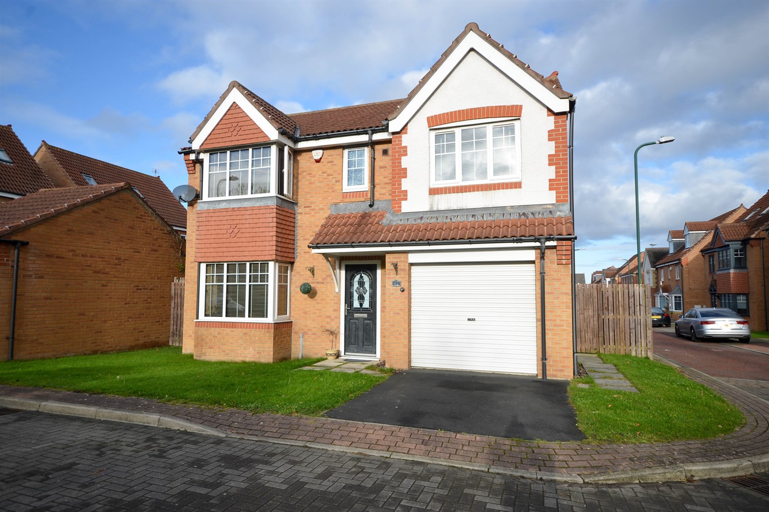 5 bed detached house for sale in Strathmore Gardens, South Shields - Property Image 1
