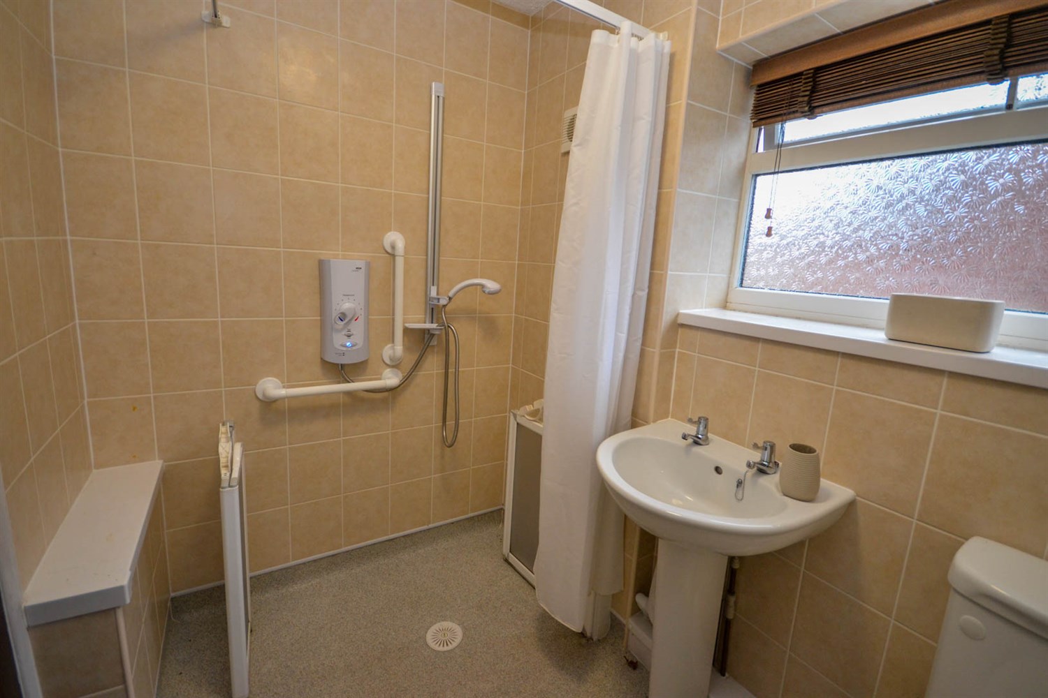 2 bed semi-detached bungalow for sale in Acomb Crescent, Red House Farm  - Property Image 11