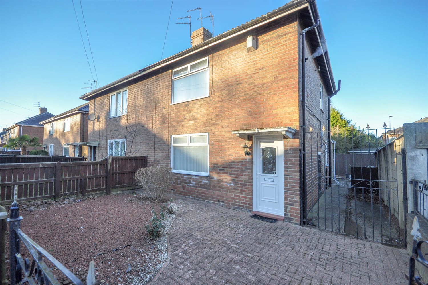 3 bed semi-detached house for sale in Farnon Road, Gosforth - Property Image 1