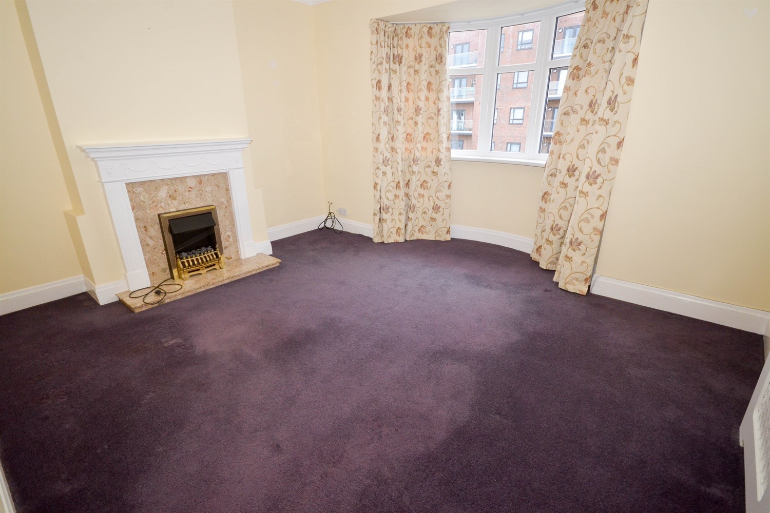 2 bed flat for sale in Station Road, Fulwell  - Property Image 2