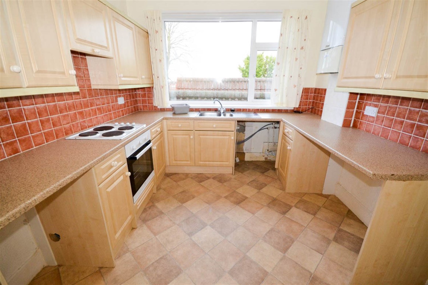 2 bed flat for sale in Station Road, Fulwell  - Property Image 7