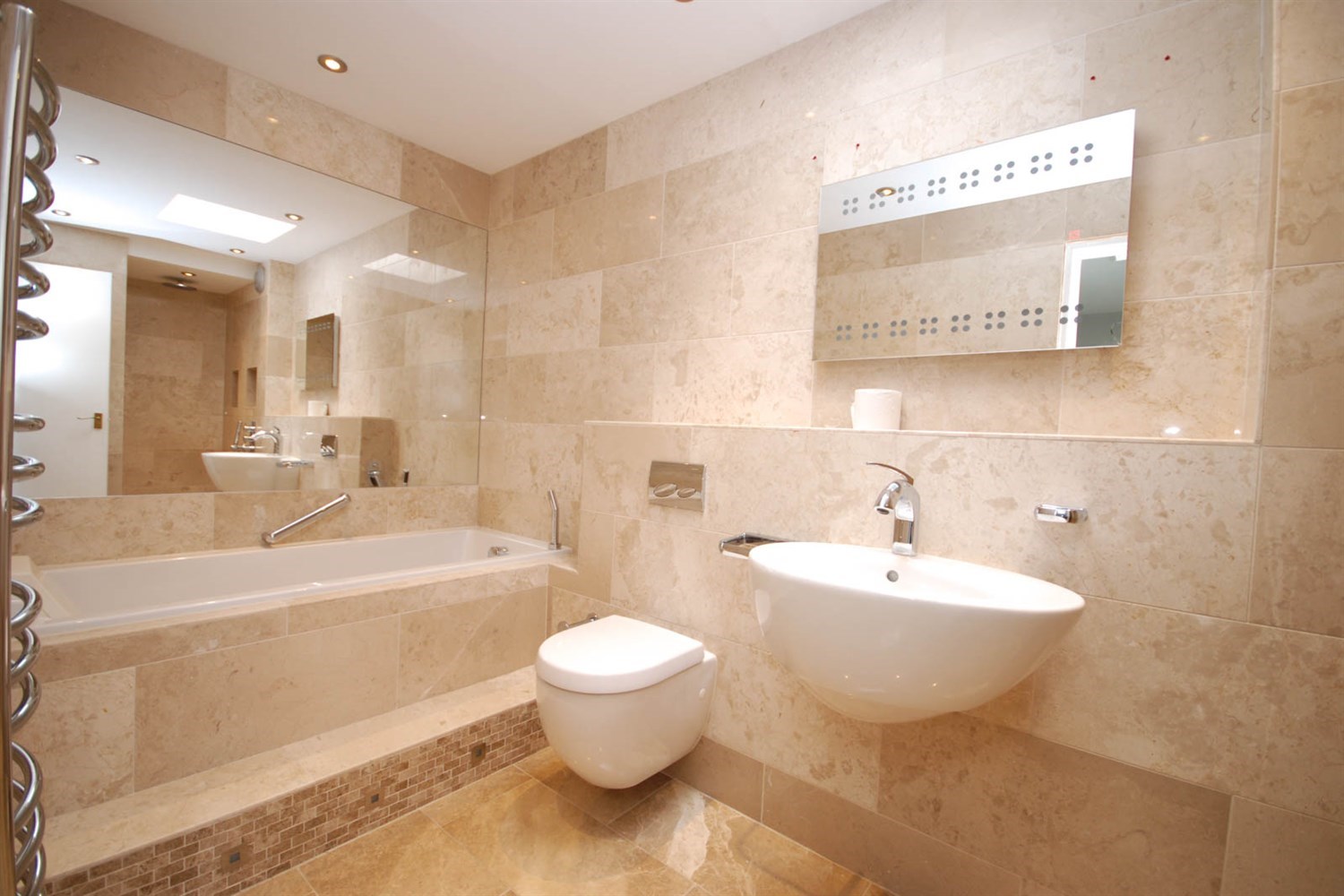 3 bed house for sale in Fairway Close, Newcastle Upon Tyne  - Property Image 3