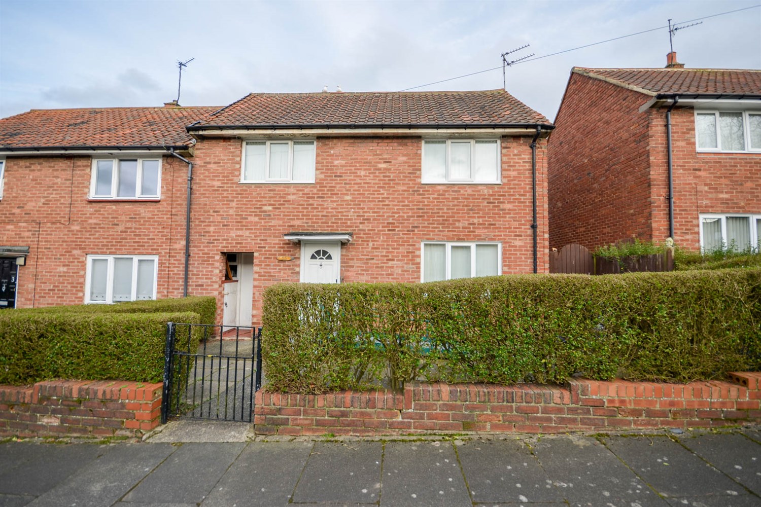 3 bed house for sale in Kinross Drive, Kenton  - Property Image 1