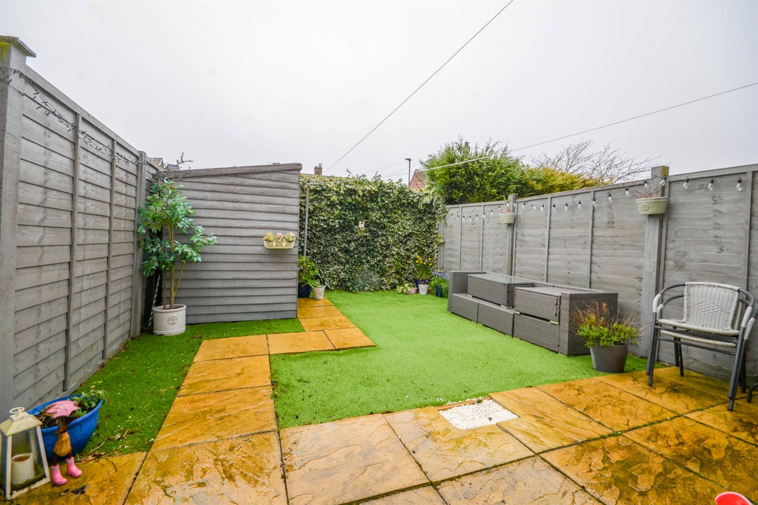 2 bed end of terrace house for sale in Broad Meadows, Kenton  - Property Image 12