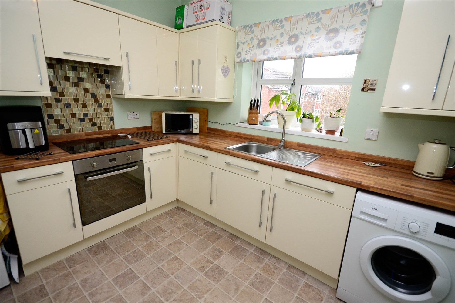 2 bed flat for sale in Richmond Court, Low Fell  - Property Image 3