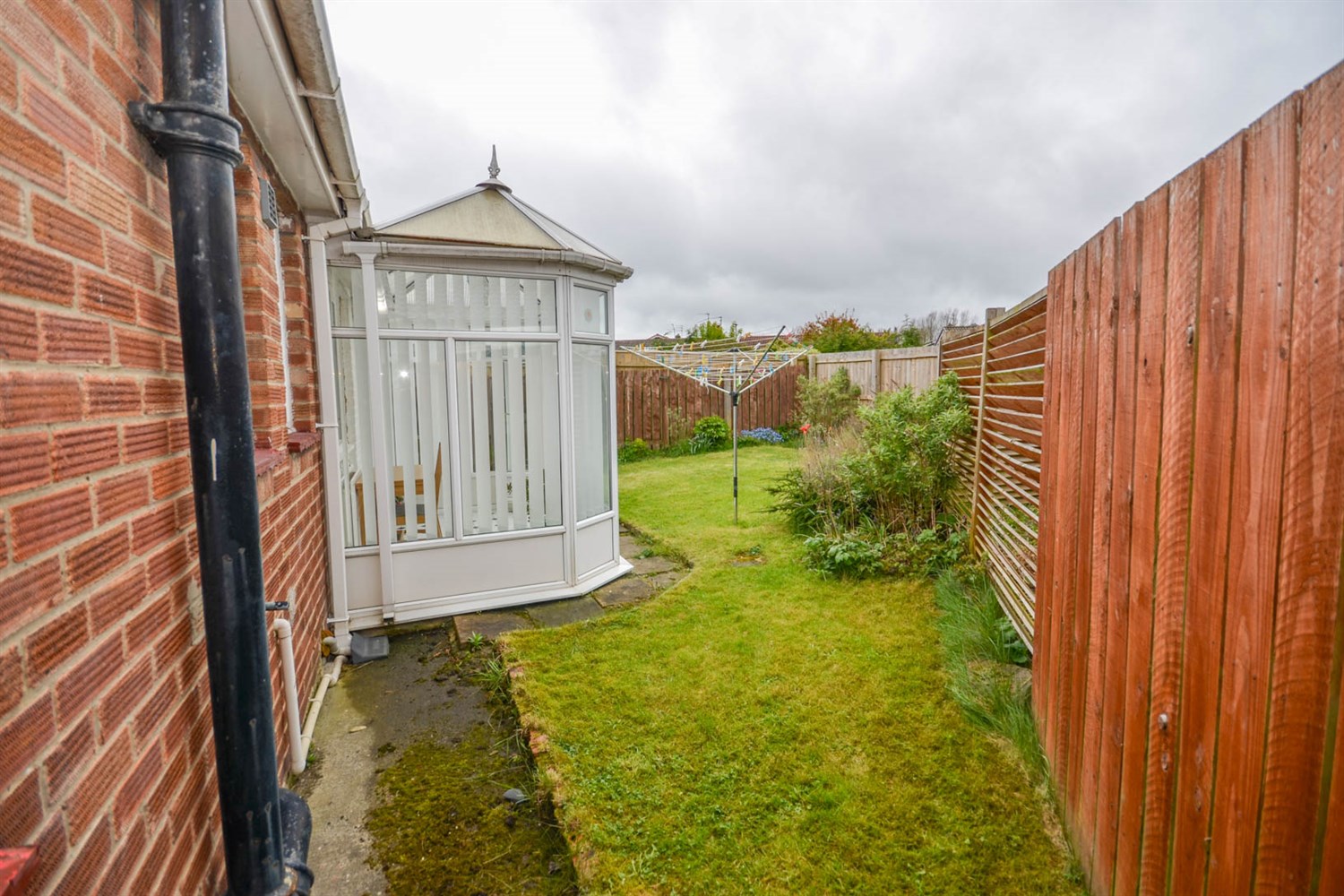 2 bed semi-detached bungalow for sale in Cresswell Drive, Red House Farm  - Property Image 13