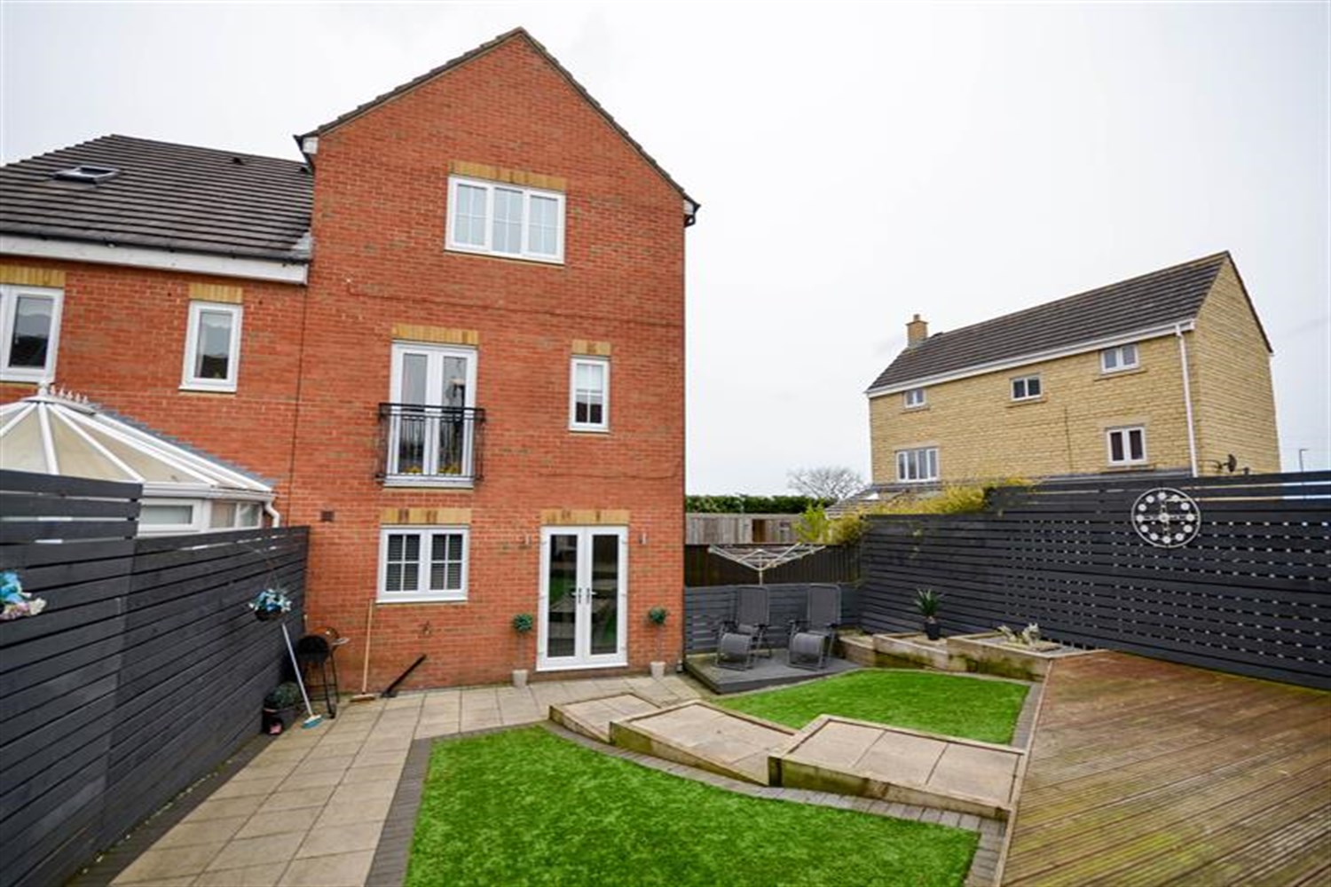 4 bed end of terraced town house for sale in Albion Street, Windy Nook - Property Image 1