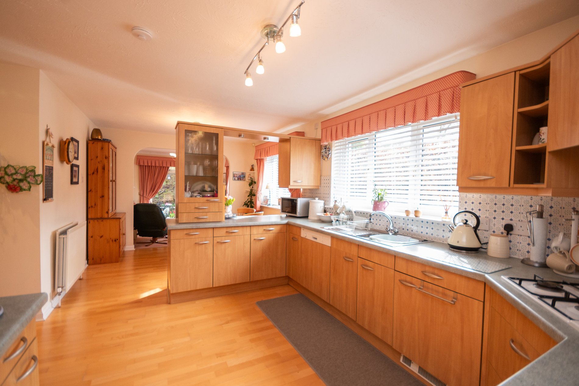 4 bed bungalow for sale in Balmyle Grove, Dunblane  - Property Image 8