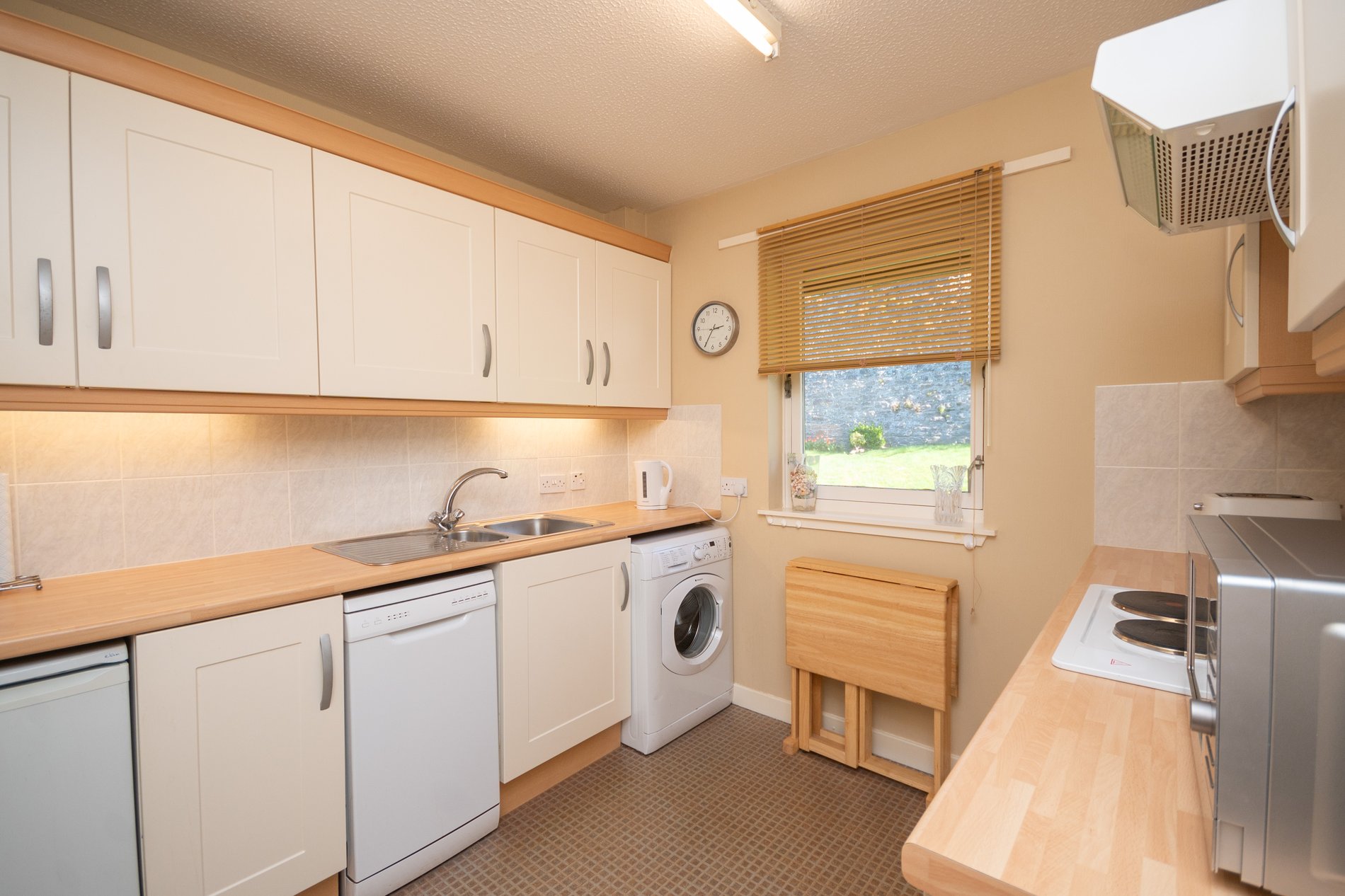 2 bed bungalow for sale in Holmehill Court, Dunblane  - Property Image 4