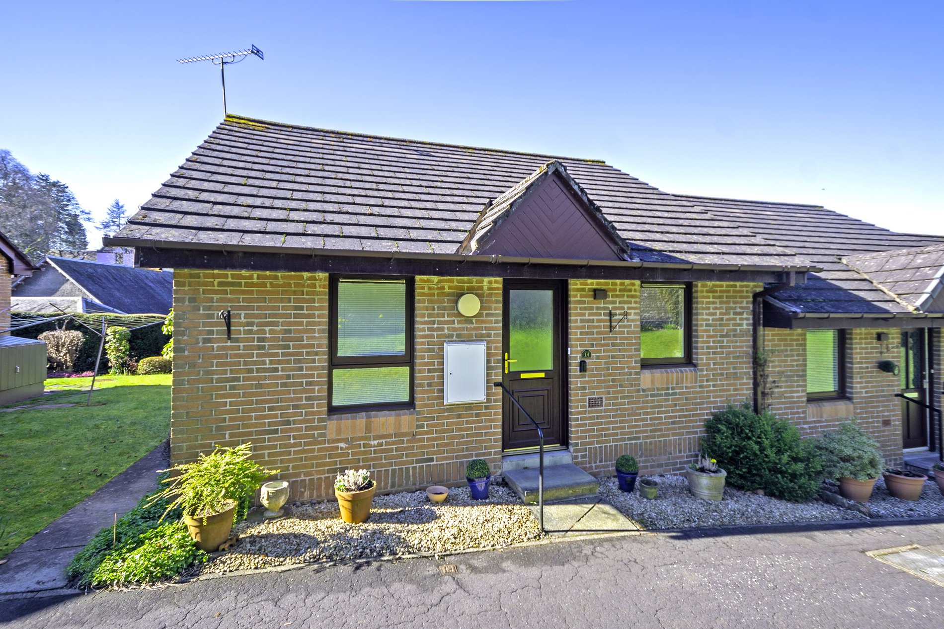2 bed bungalow for sale in Holmehill Court, Dunblane - Property Image 1
