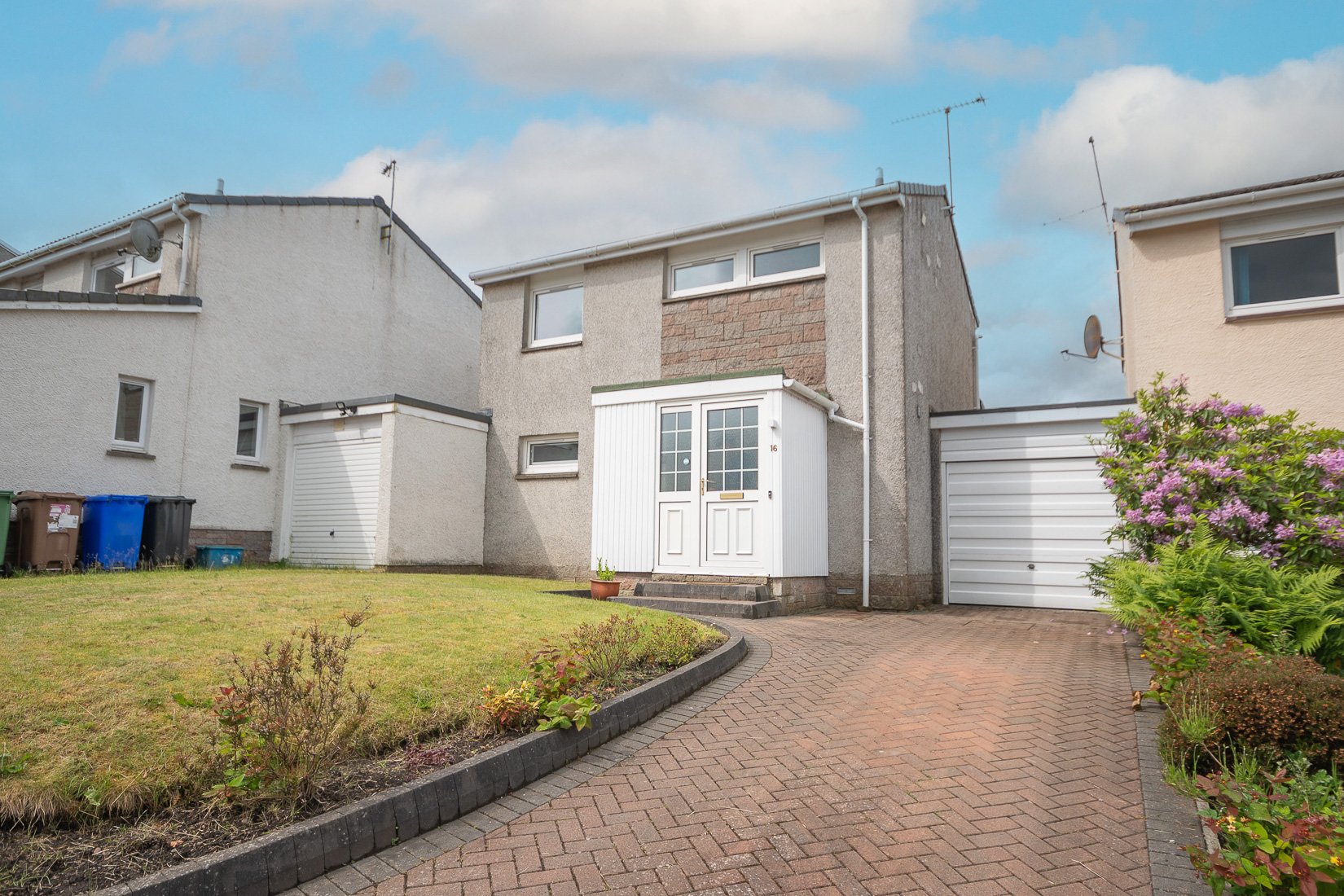 3 bed link detached house for sale in Braemar Avenue, Dunblane - Property Image 1