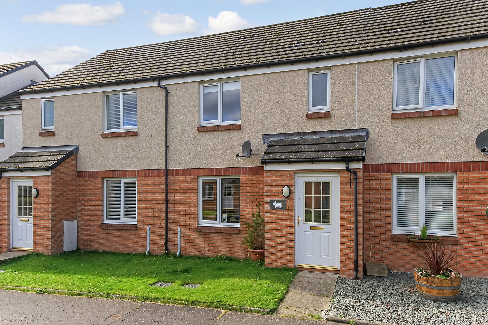 3 bed terraced house for sale in The Quarry, Doune  - Property Image 1