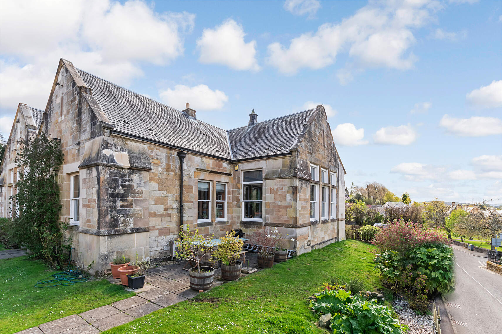 4 bed semi-detached house for sale in Braeport, Dunblane  - Property Image 1