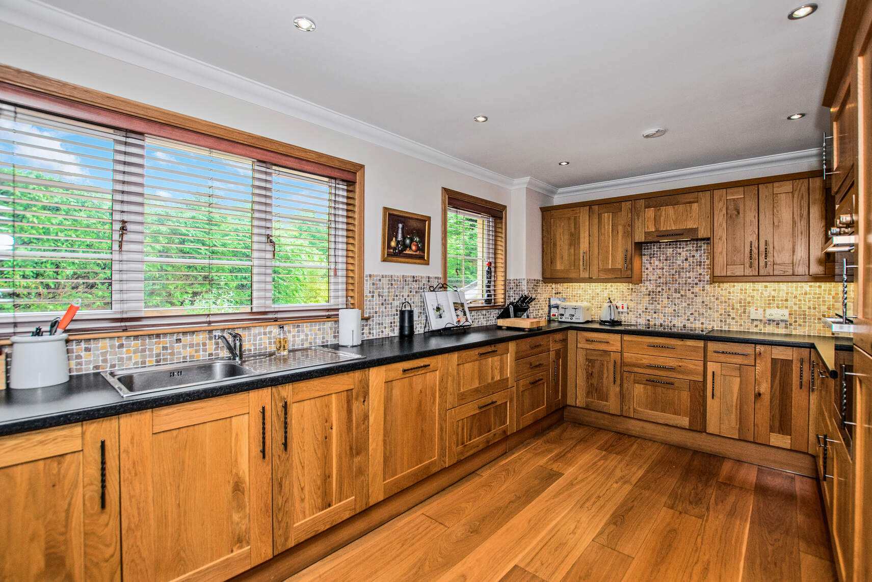 4 bed bungalow for sale in Tulipan Crescent, Callander  - Property Image 3