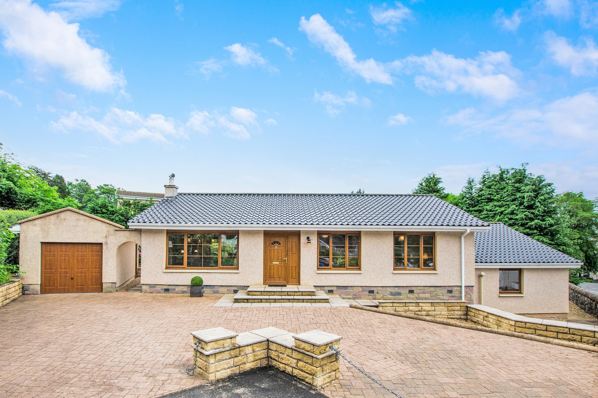 4 bed bungalow for sale in Tulipan Crescent, Callander  - Property Image 1