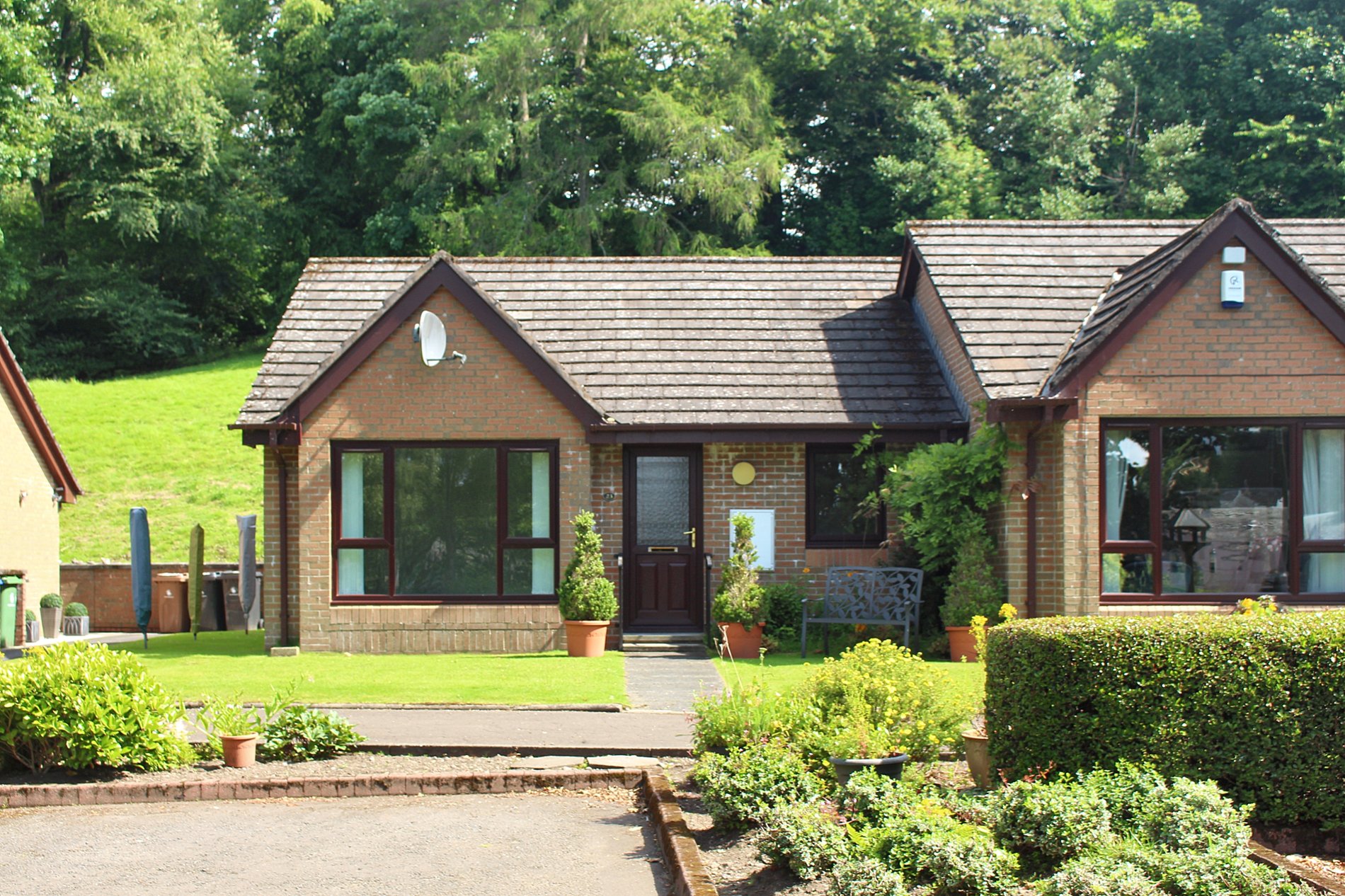 2 bed bungalow for sale in Holmehill Court, Dunblane  - Property Image 1