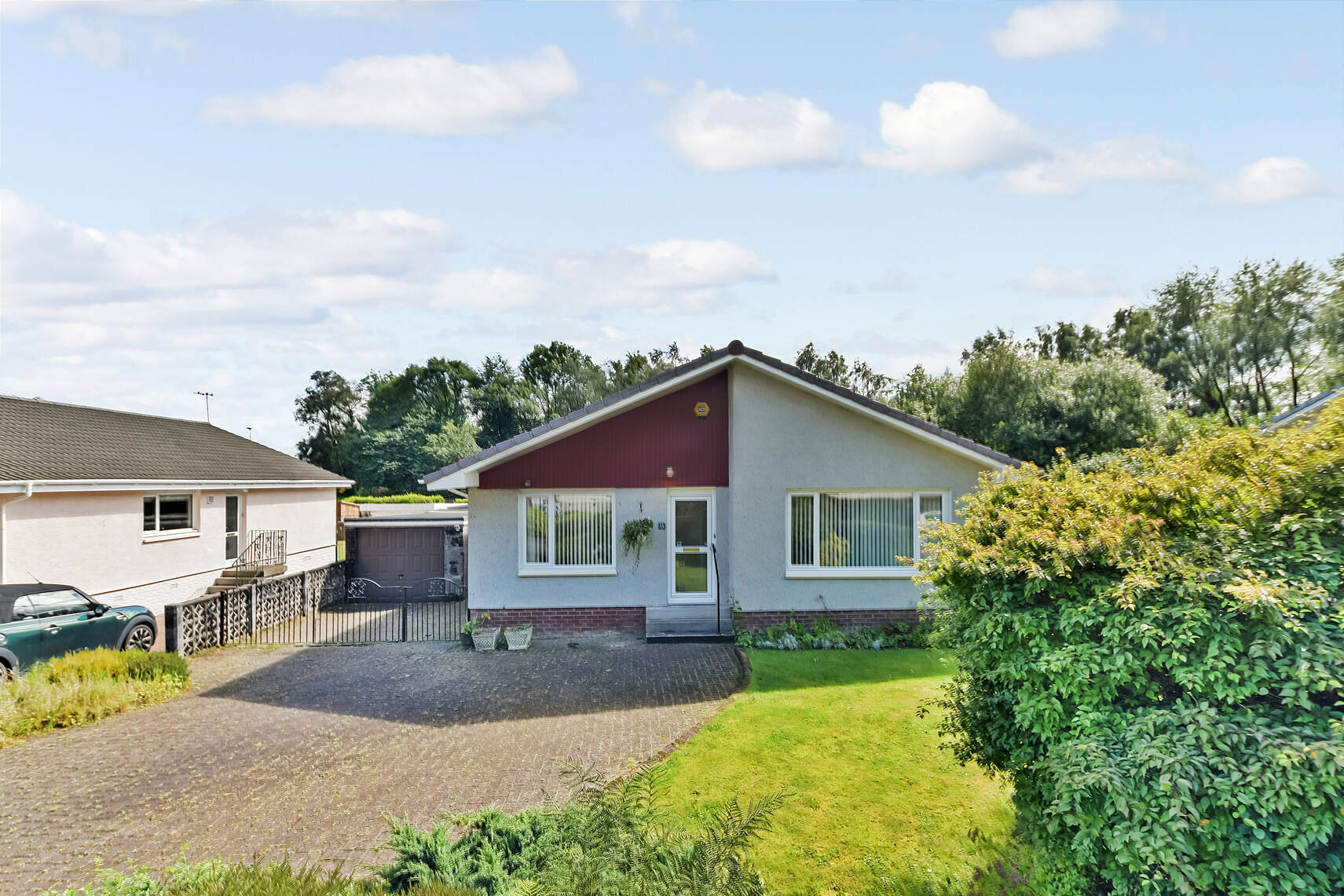 4 bed bungalow for sale in Tulipan Crescent, Callander  - Property Image 1