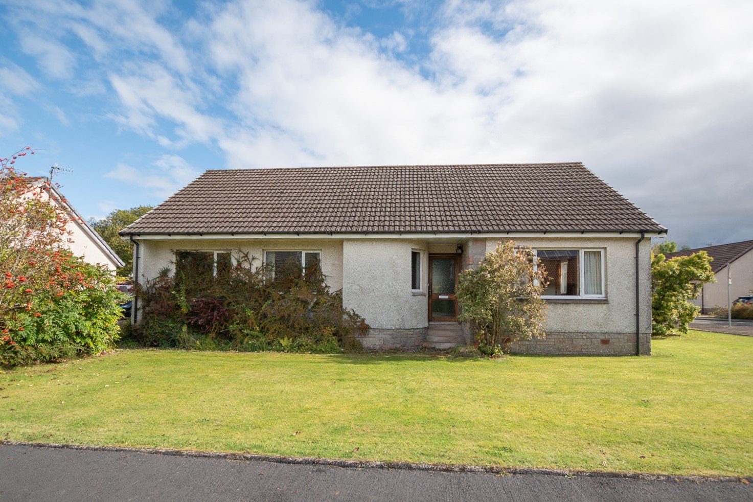 5 bed detached house for sale in Greenhaugh Court, Dunblane  - Property Image 1