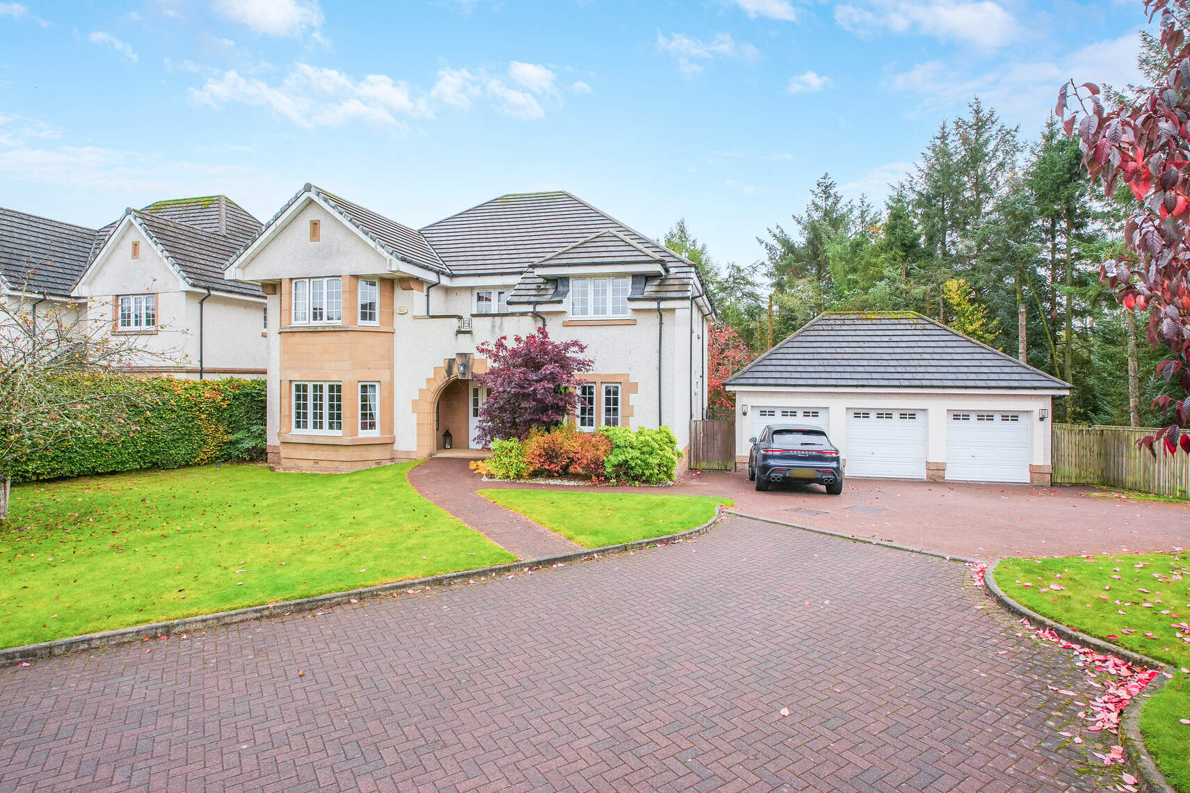 5 bed villa for sale in Cockburn Avenue, Dunblane  - Property Image 1