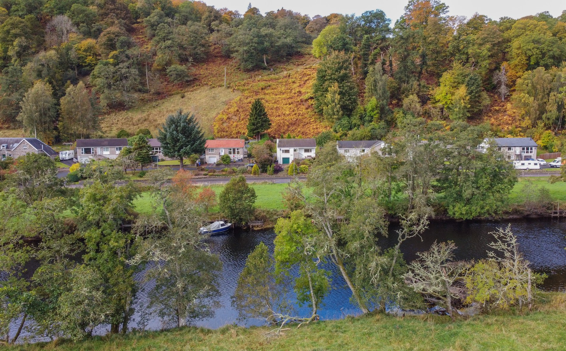 2 bed bungalow for sale in The Glebe, Killin  - Property Image 2