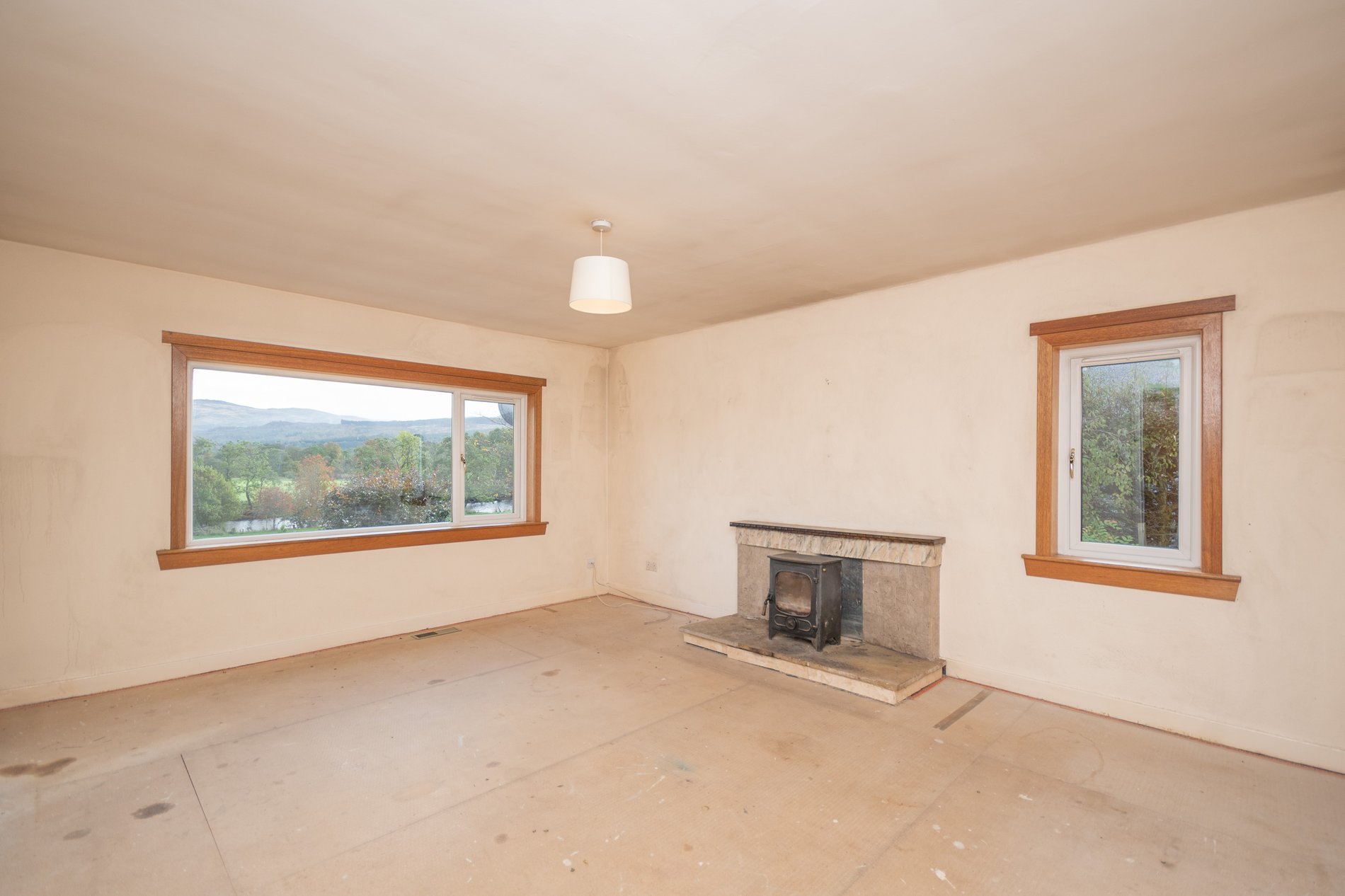 2 bed bungalow for sale in The Glebe, Killin  - Property Image 3