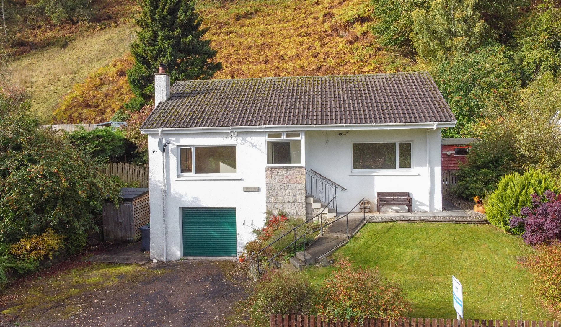 2 bed bungalow for sale in The Glebe, Killin  - Property Image 1