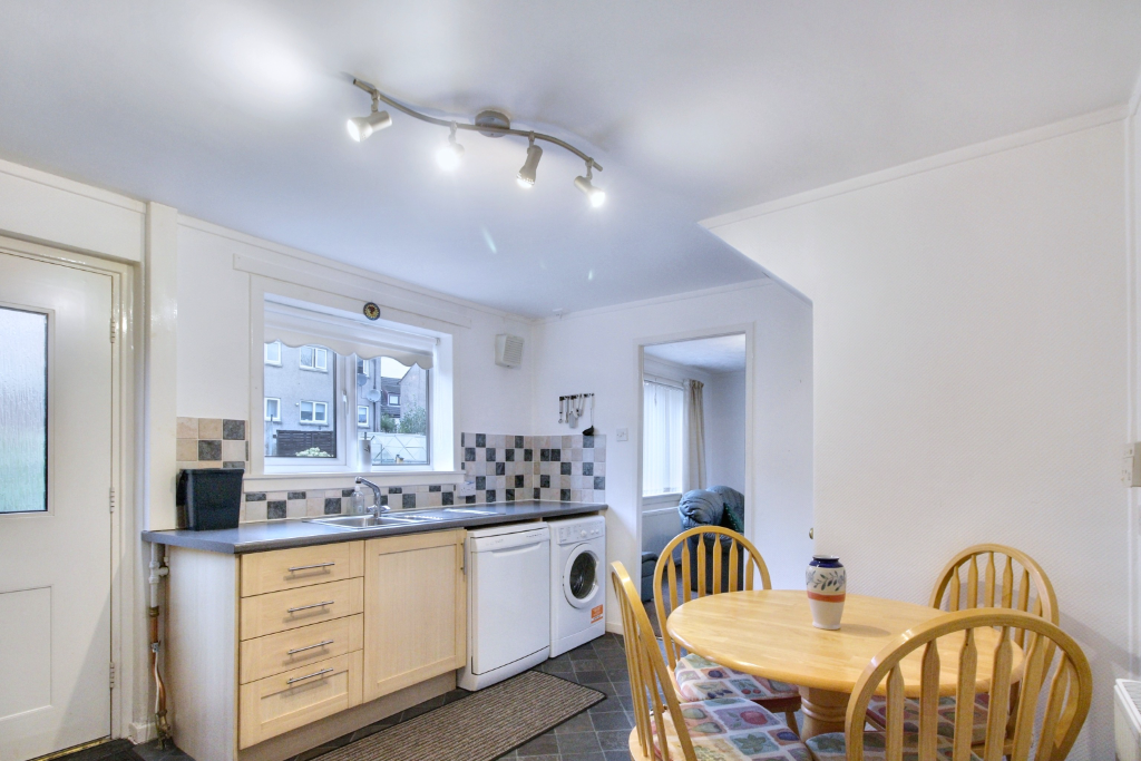 3 bed terraced house for sale in Edward Place, Dunblane  - Property Image 5