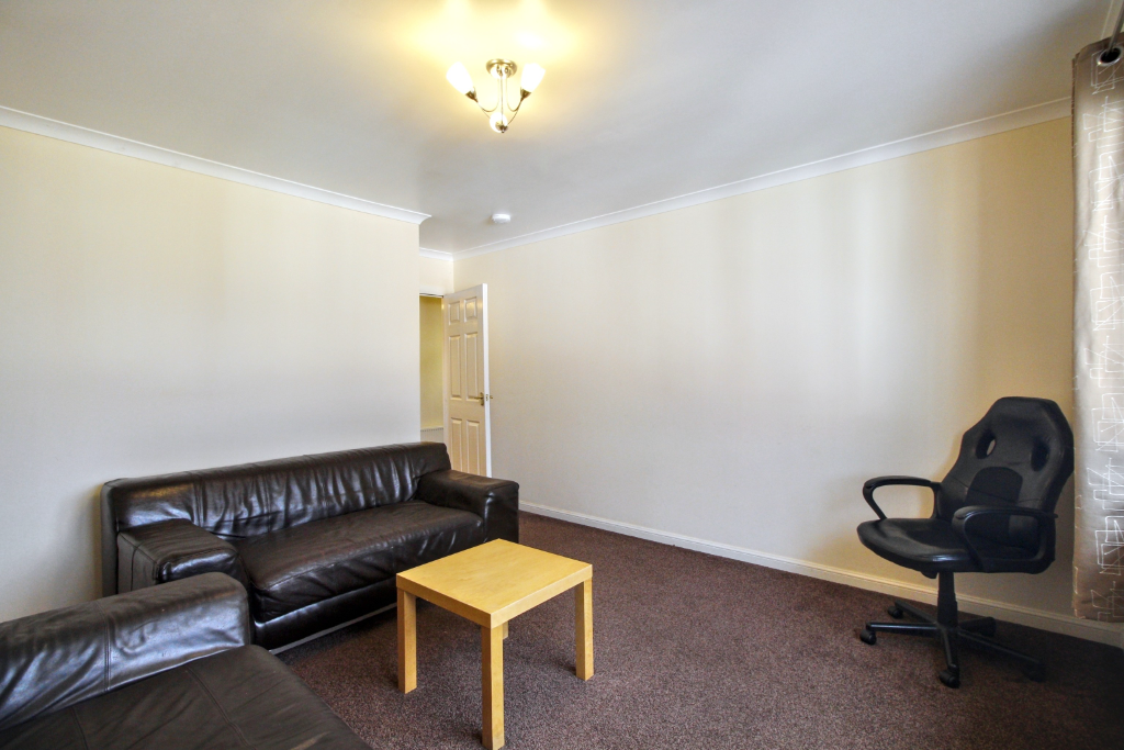 2 bed flat for sale in Broomhill Court, Stirling  - Property Image 4