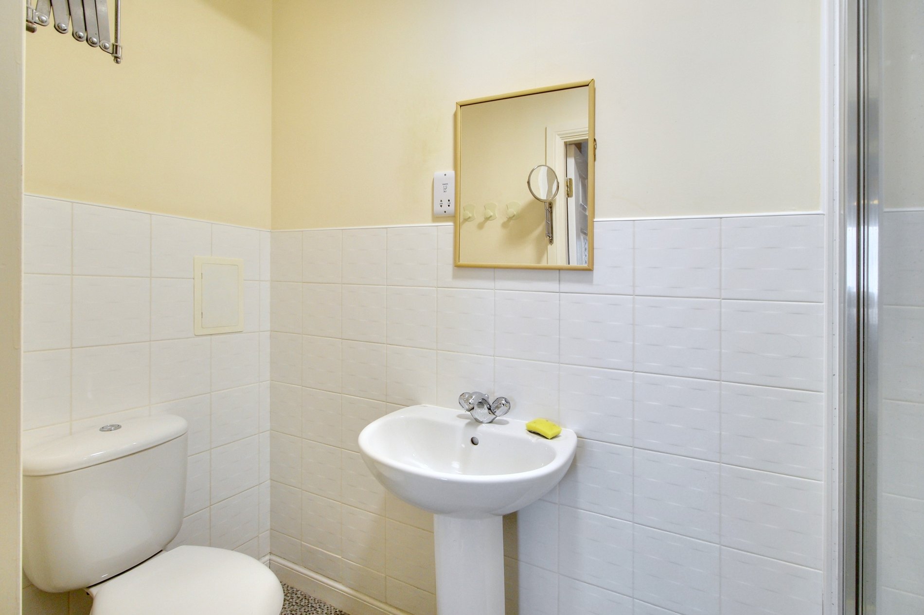 2 bed flat for sale in Broomhill Court, Stirling  - Property Image 6