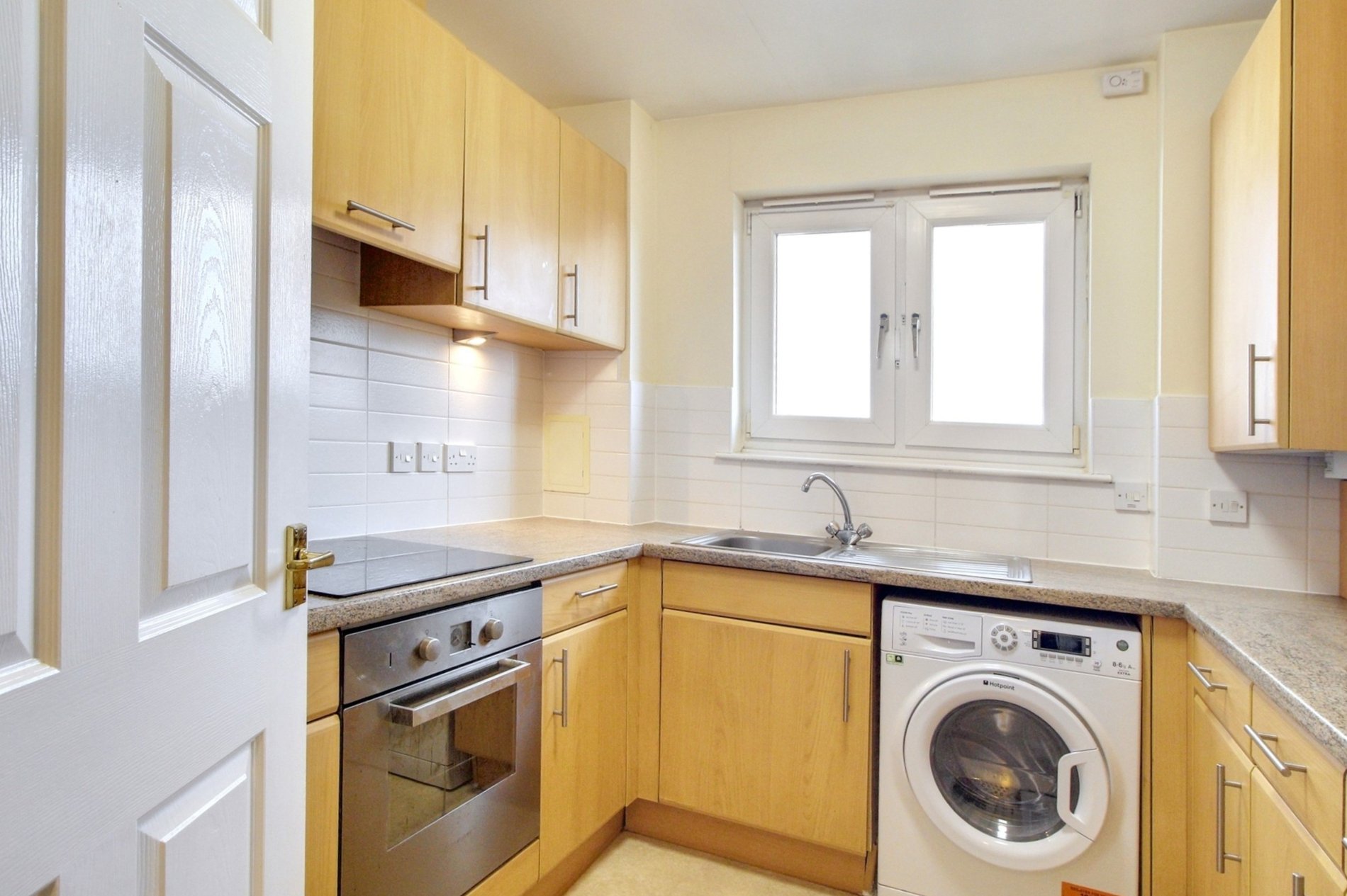 2 bed flat for sale in Broomhill Court, Stirling  - Property Image 3