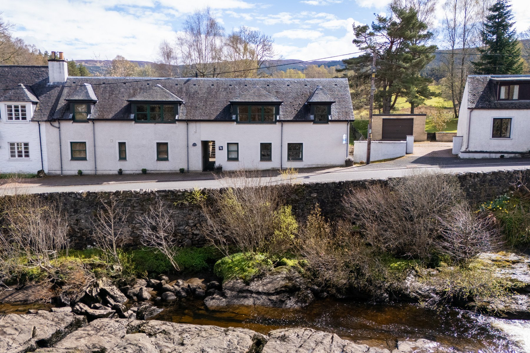 4 bed end of terrace house for sale in Gray Street, Killin - Property Image 1