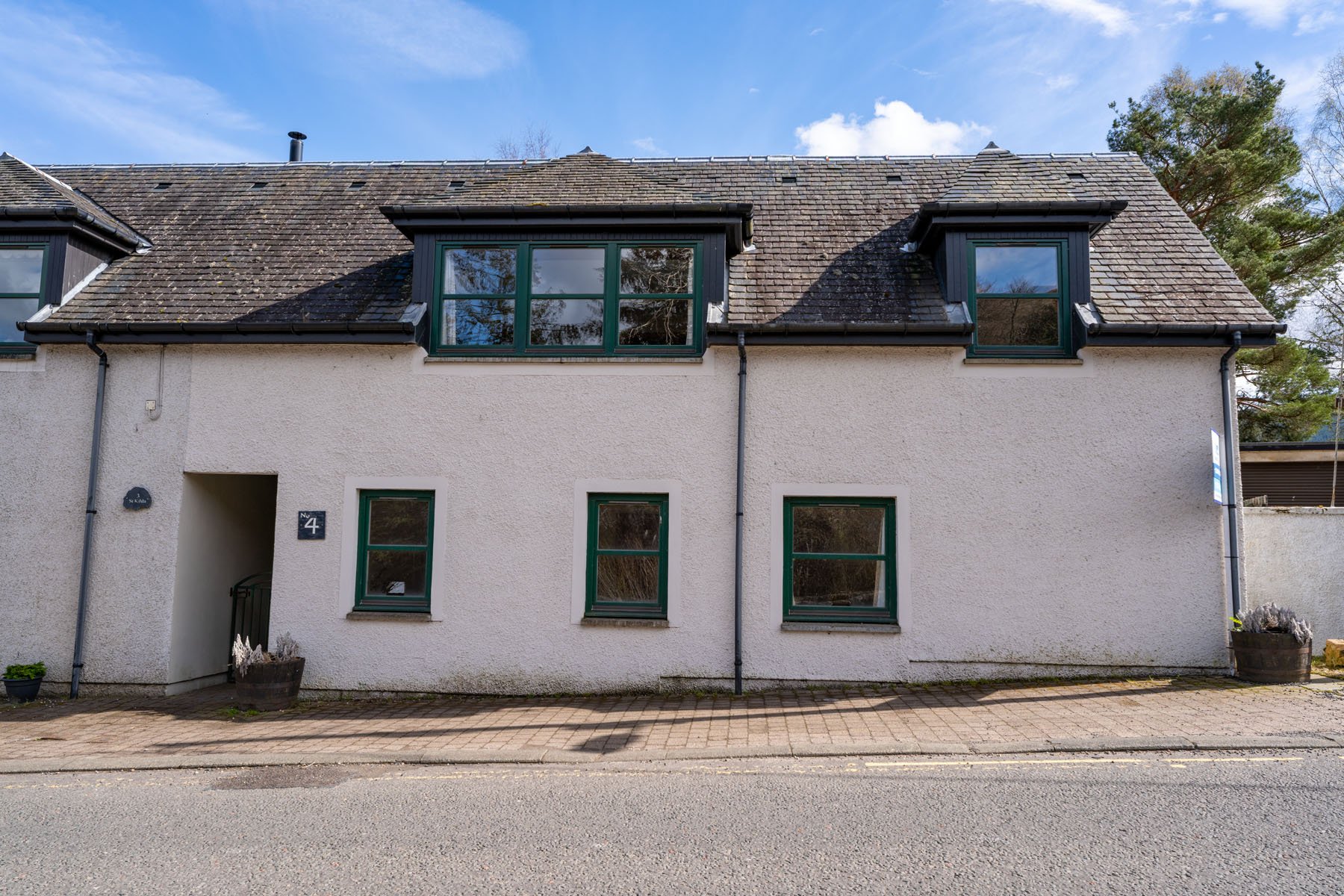 4 bed end of terrace house for sale in Gray Street, Killin  - Property Image 2
