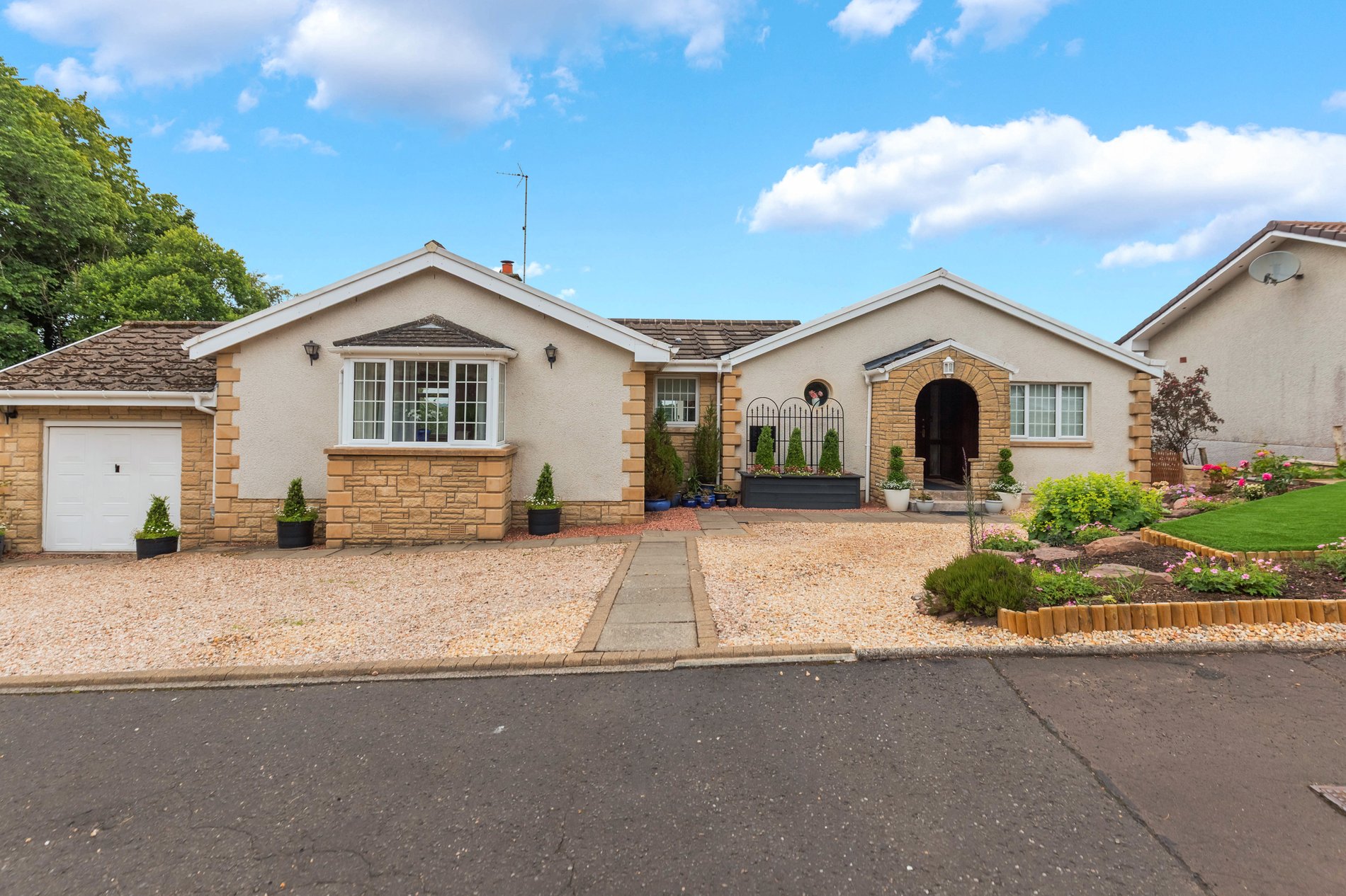 5 bed detached house for sale in Leighton Avenue, Dunblane, FK15