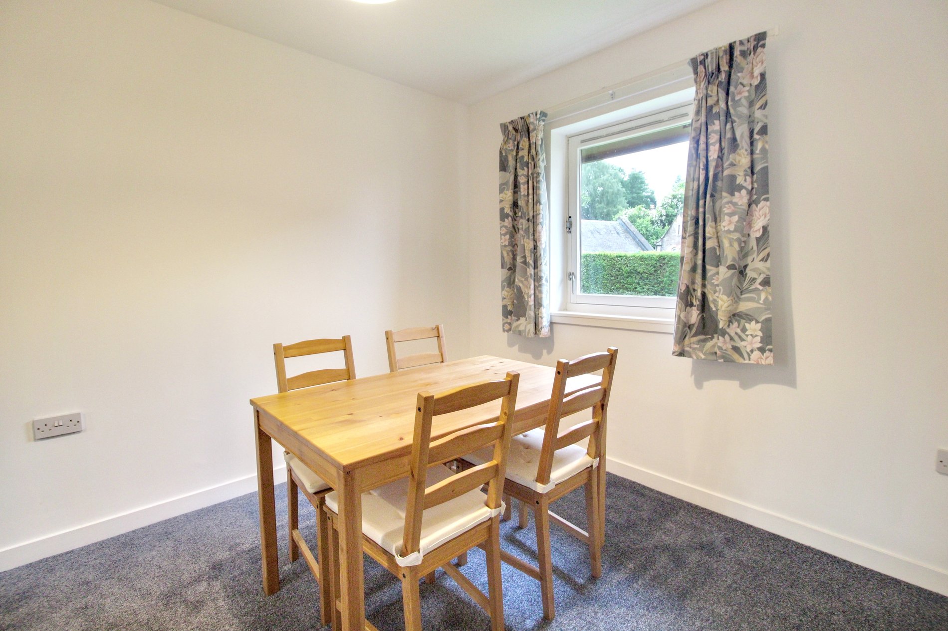 2 bed bungalow for sale in Holmehill Court, Dunblane  - Property Image 8