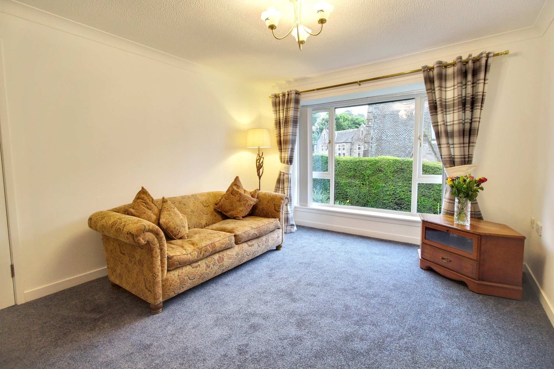 2 bed bungalow for sale in Holmehill Court, Dunblane  - Property Image 4