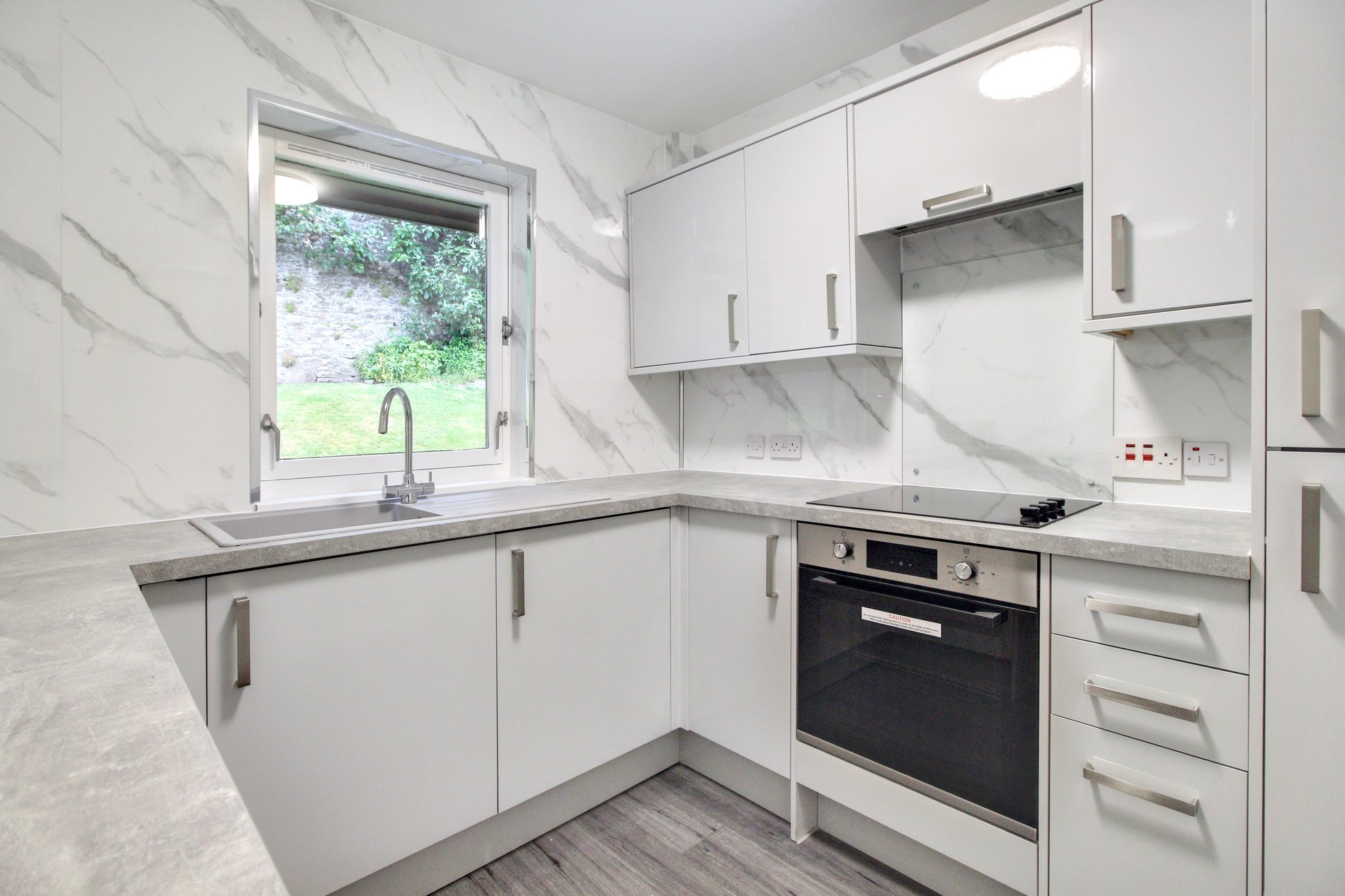 2 bed bungalow for sale in Holmehill Court, Dunblane  - Property Image 5