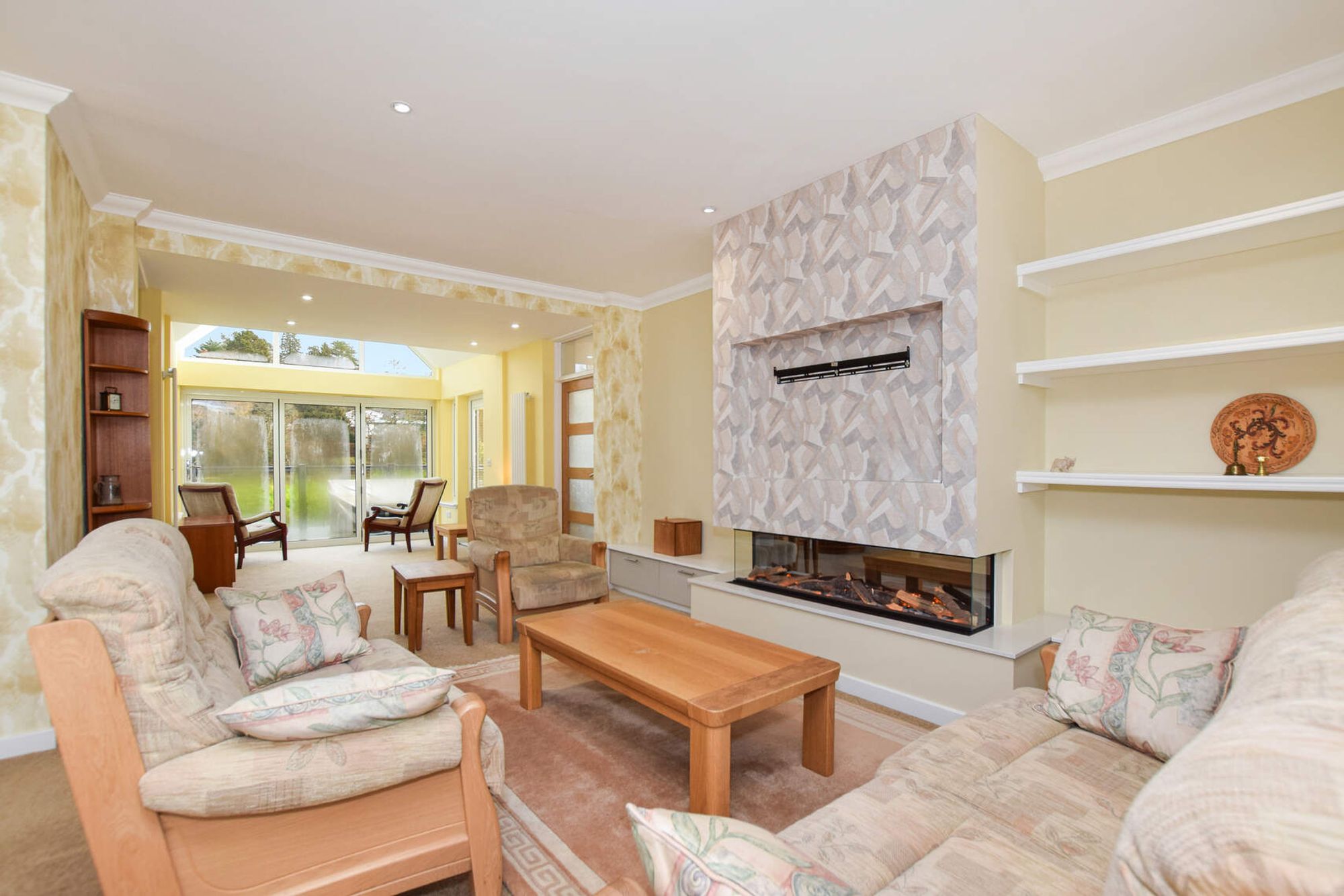 2 bed detached bungalow for sale in Ochlochy Park, Dunblane  - Property Image 2