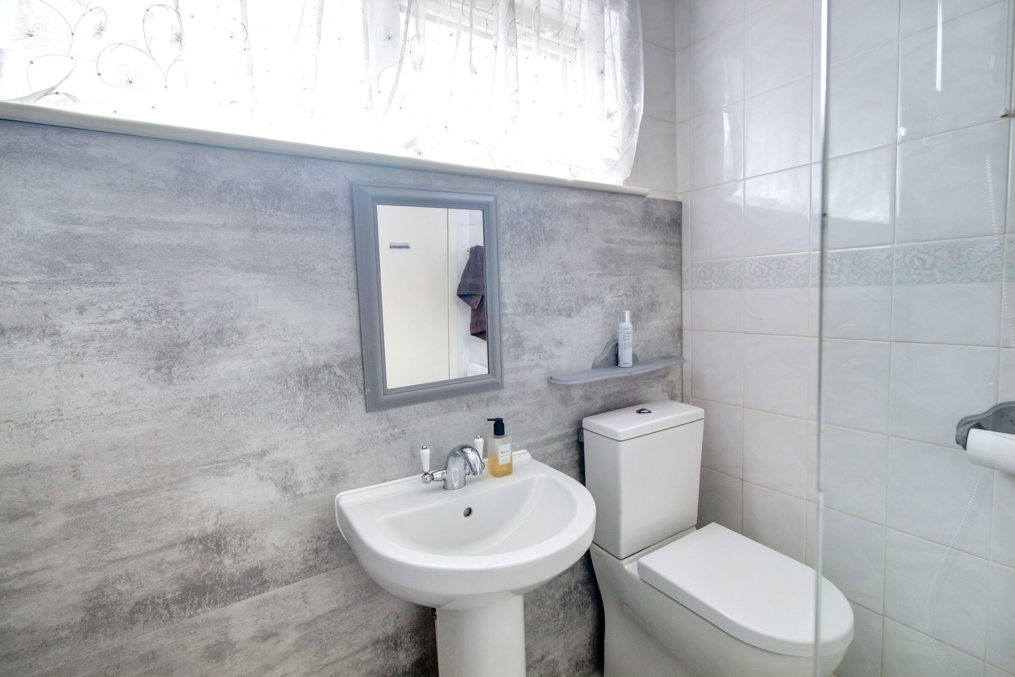 2 bed detached bungalow for sale in Scott Drive, Dunblane  - Property Image 5