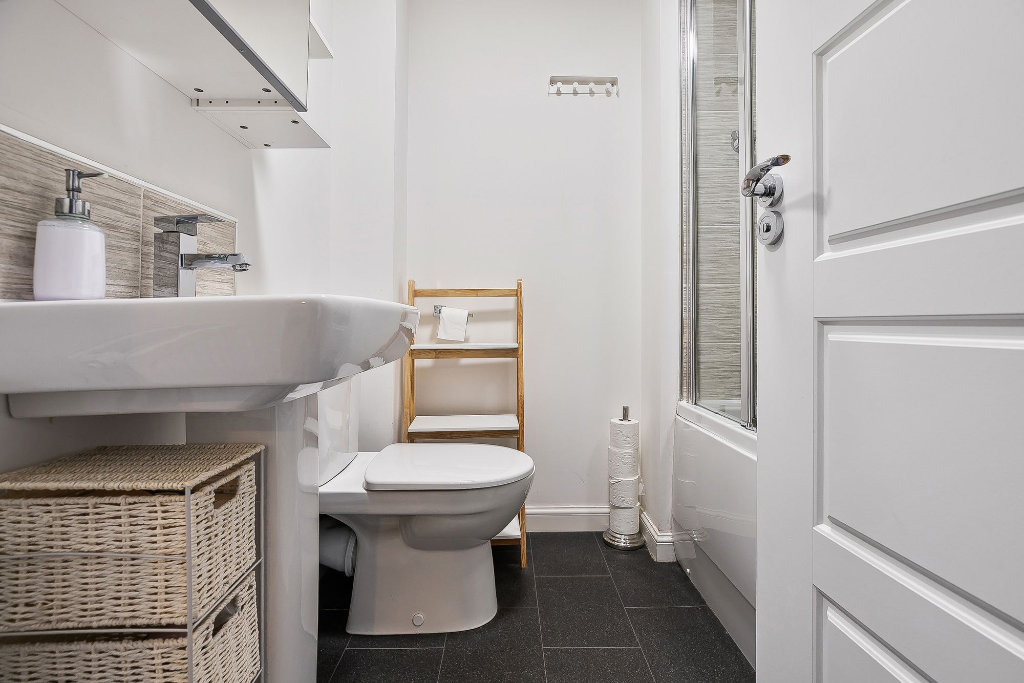 3 bed mid-terraced house for sale in Riverway Place, Stirling  - Property Image 15