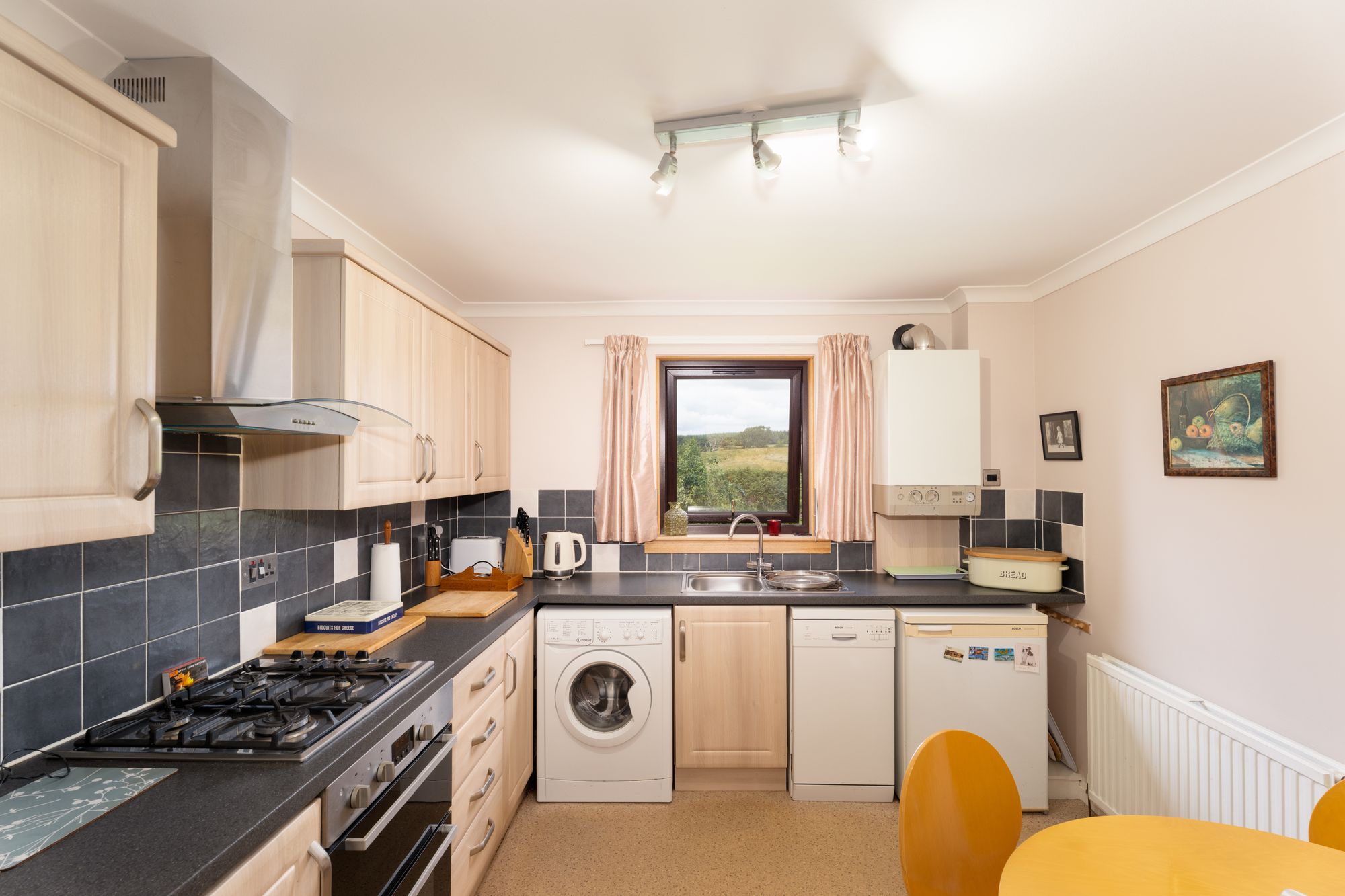 2 bed flat for sale in Allanview, Dunblane  - Property Image 2