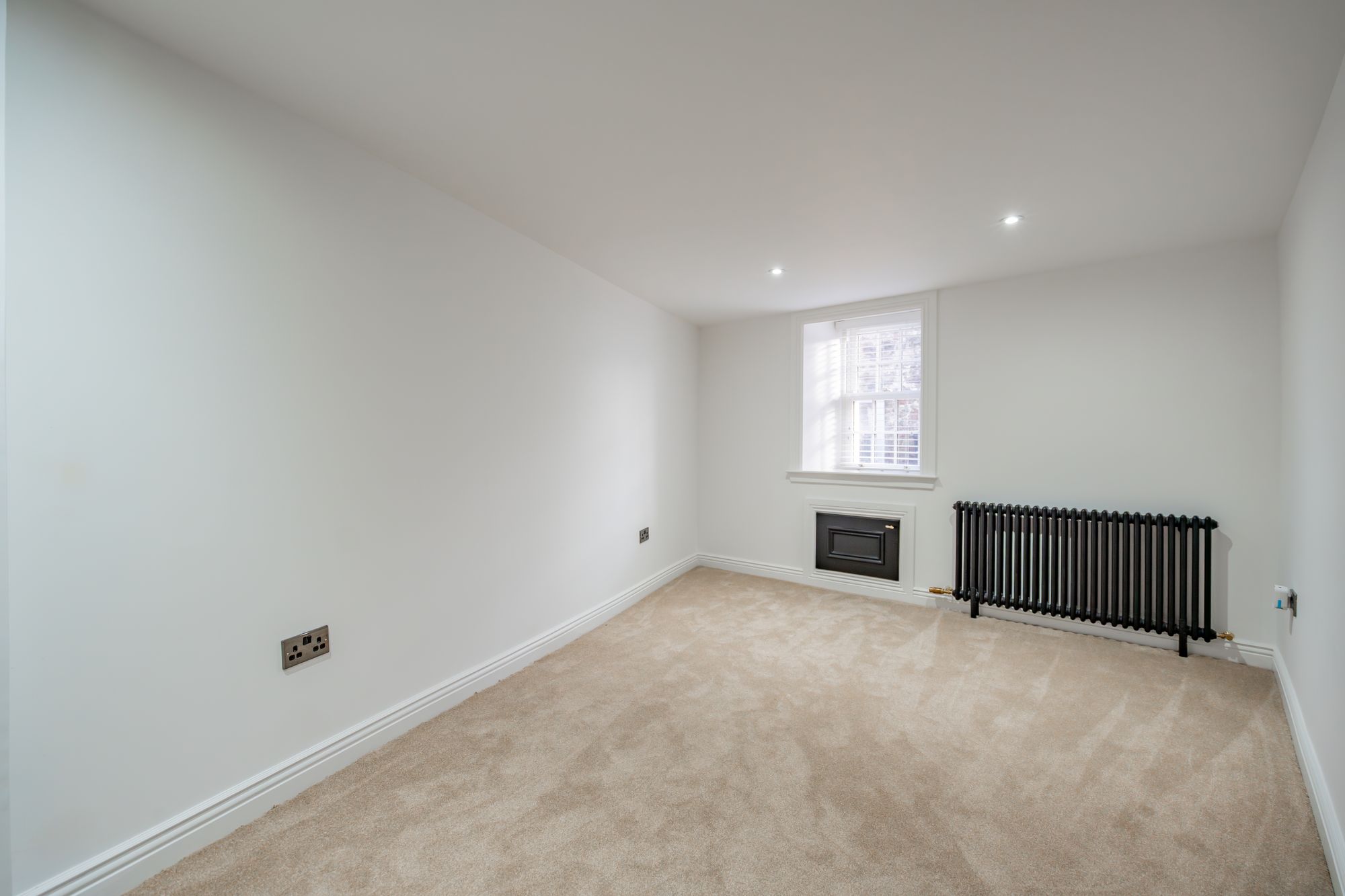 5 bed end of terrace house for sale in Bridge Street, Callander, FK17 15